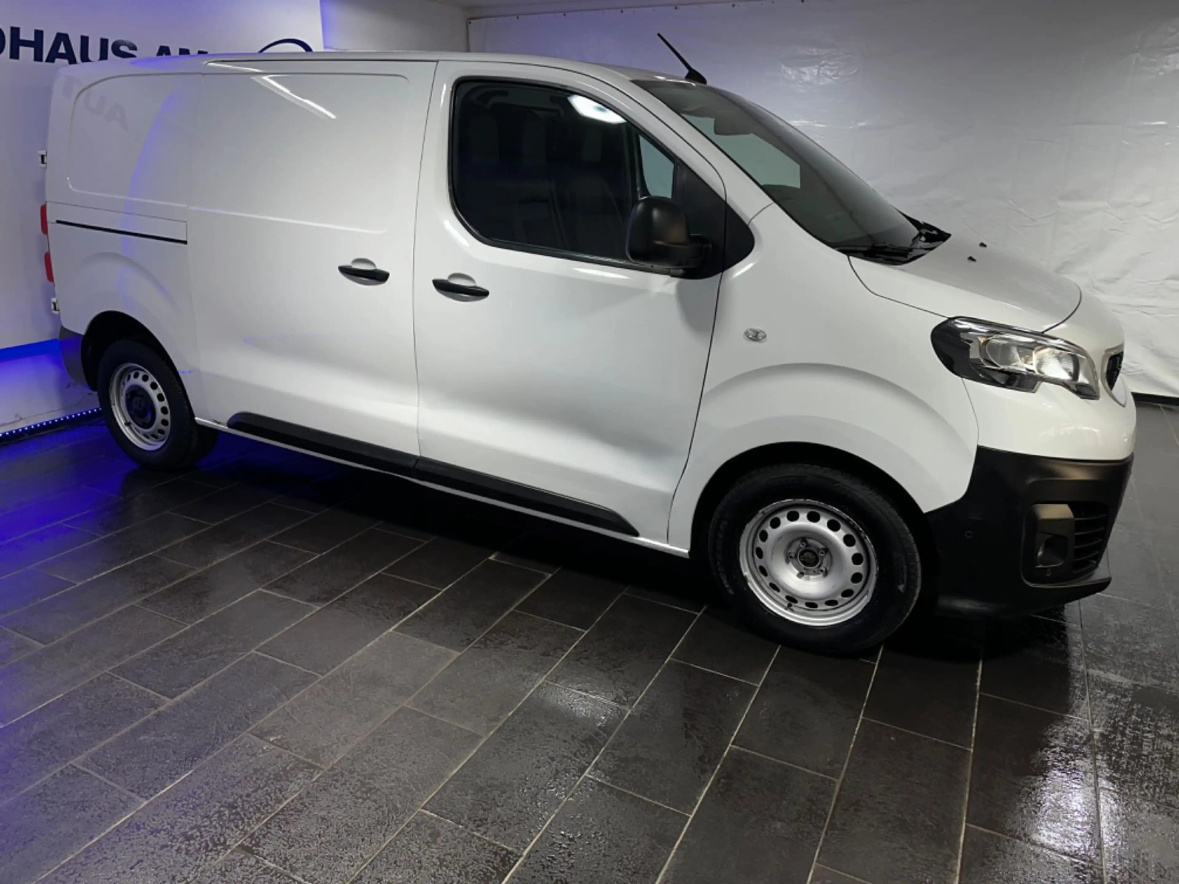 Peugeot Expert Kasten Premium L2 CAM 2xPDC SPUR APPLECAR — photo 2