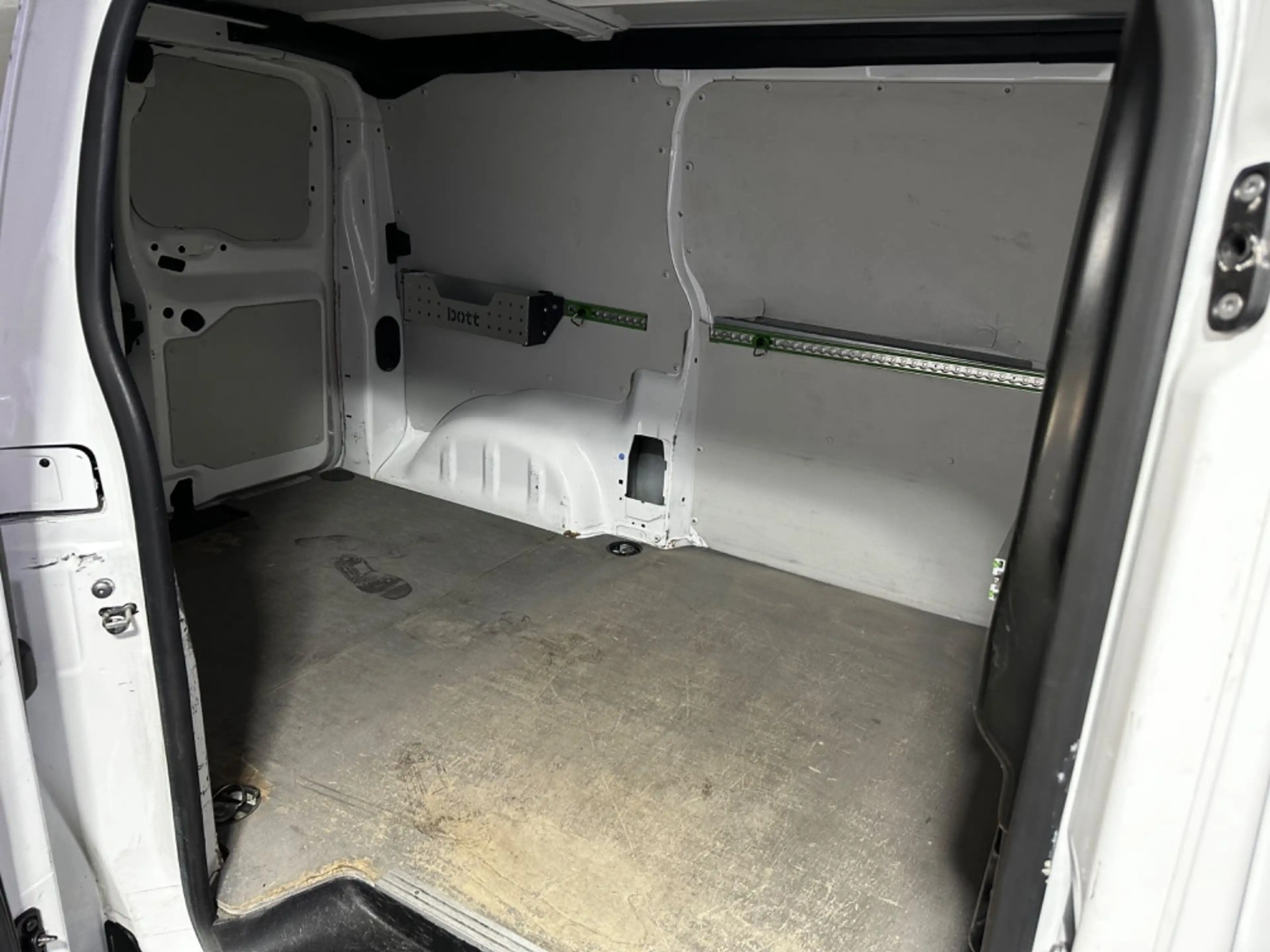 Peugeot Expert Kasten Premium L2 CAM 2xPDC SPUR APPLECAR — photo 9