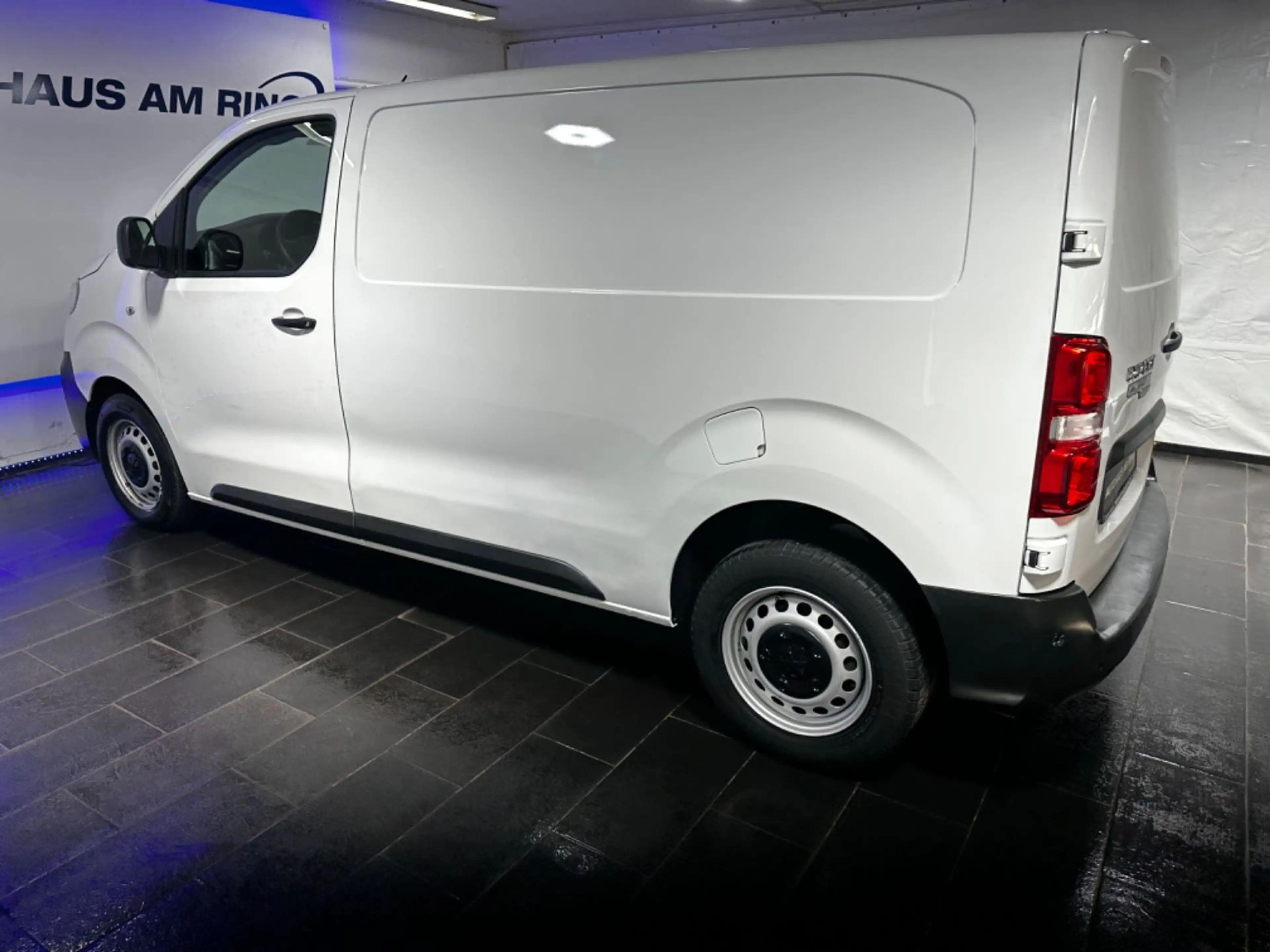 Peugeot Expert Kasten Premium L2 CAM 2xPDC SPUR APPLECAR — photo 6
