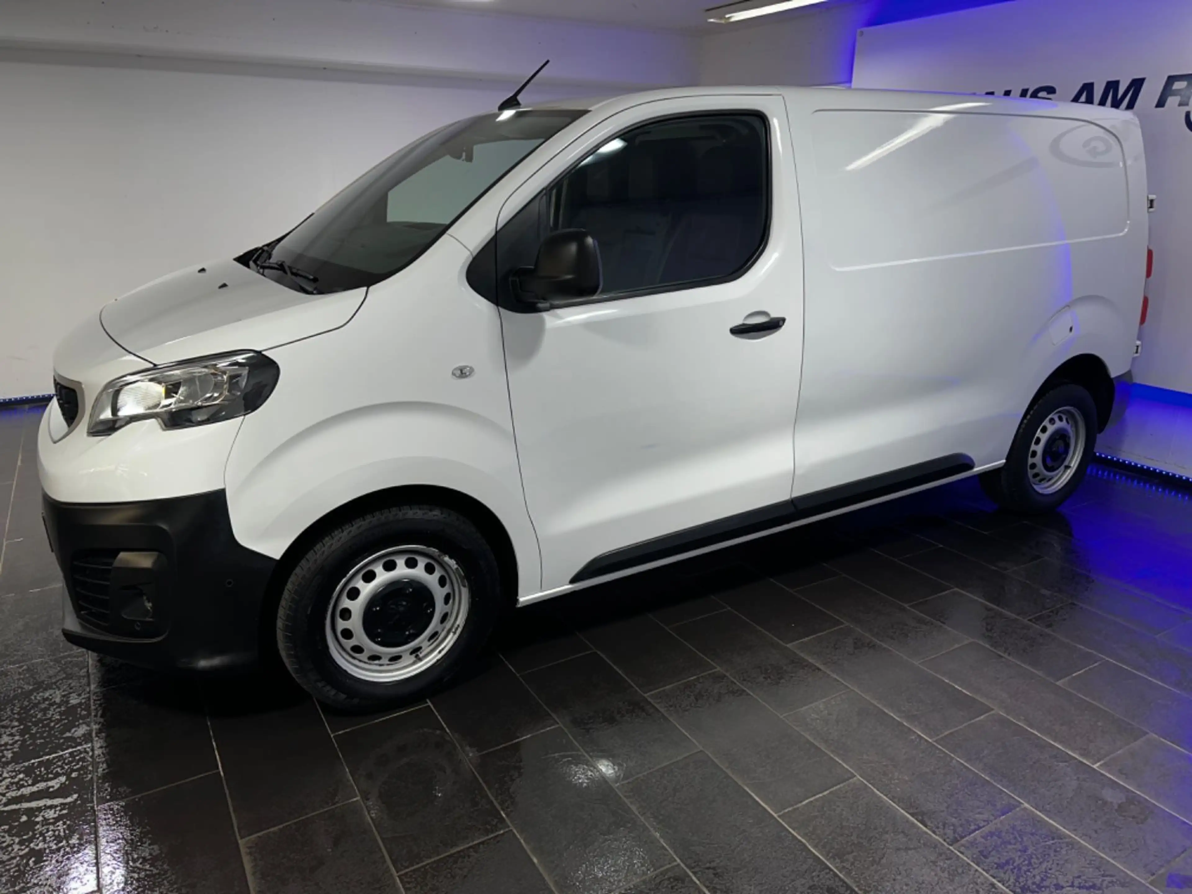 Peugeot Expert Kasten Premium L2 CAM 2xPDC SPUR APPLECAR — photo 5