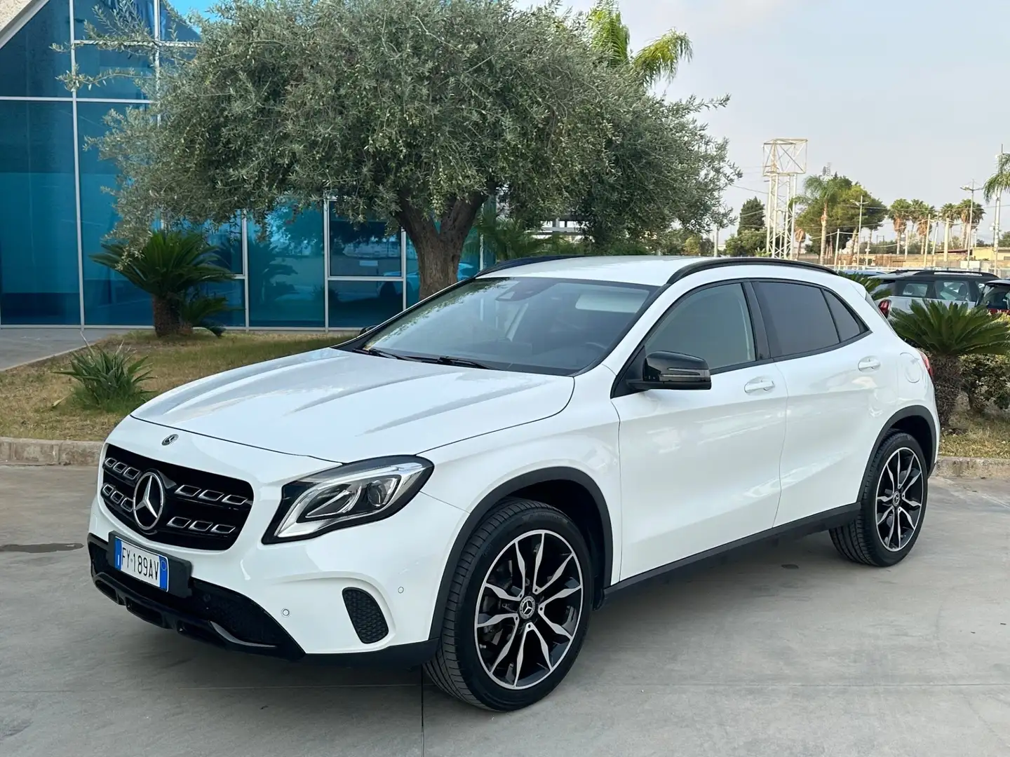 Mercedes-Benz GLA 220 d Sport 170cv auto Biały - 1