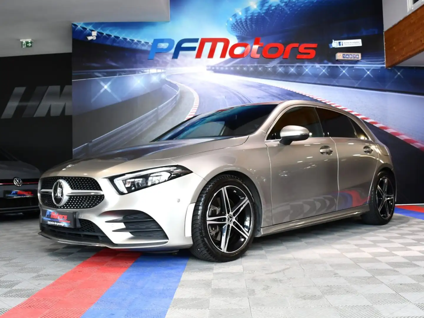 Mercedes-Benz 220 Benz Classe A AMG Line 2.0 190 BVA GPS Pro M-Bux Caméra Car Play Lumière D&rsquo;Ambiance Burmester Multibeam JA 18 Szürke - 1