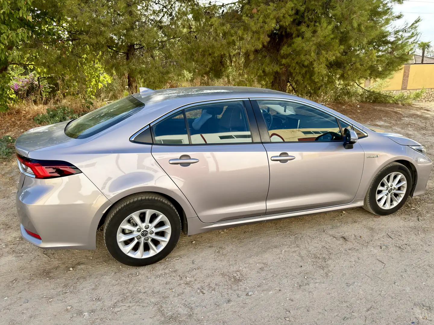 Toyota Corolla Sedán 125H Active Tech - 1