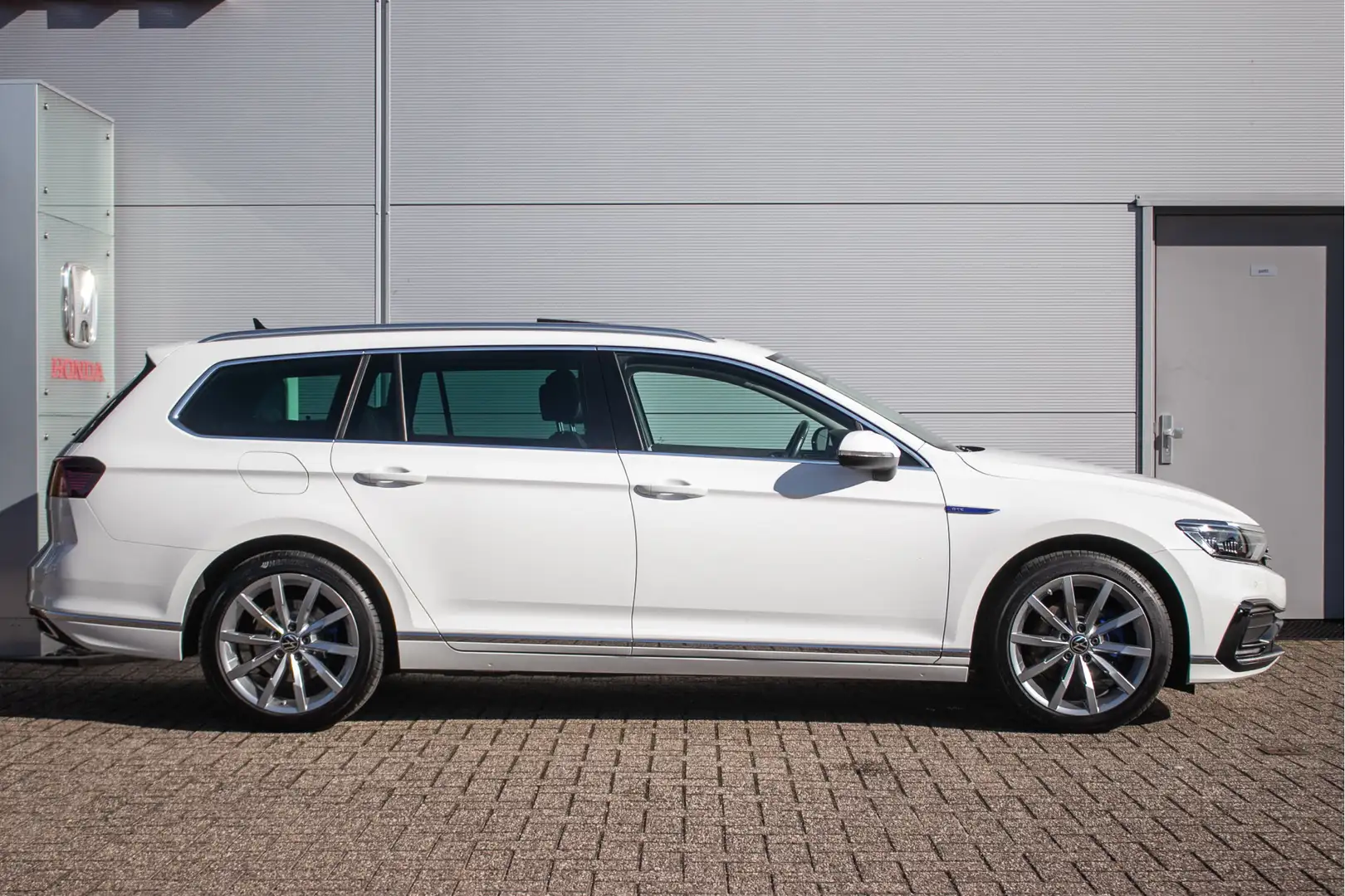 Volkswagen Passat Variant 1.4 TSI PHEV GTE Alcantara | Panodak | Ergocomfort Wit - 2