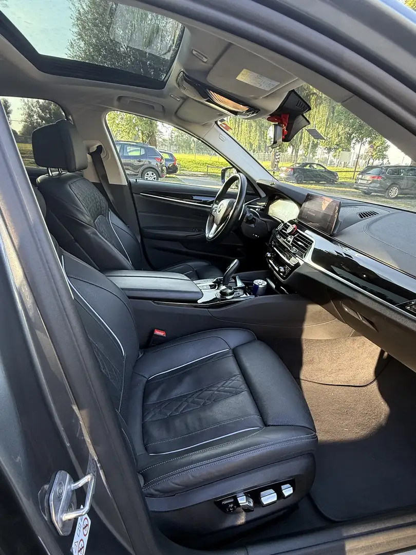 BMW 520 520d Aut. Luxury Line Grau - 2