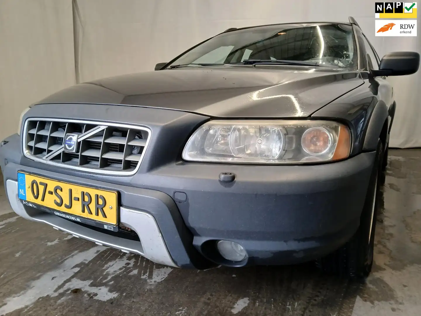 Volvo XC70 2.4 D5 Summum - Rechter Zijschade - Elektrische St Šedá - 1