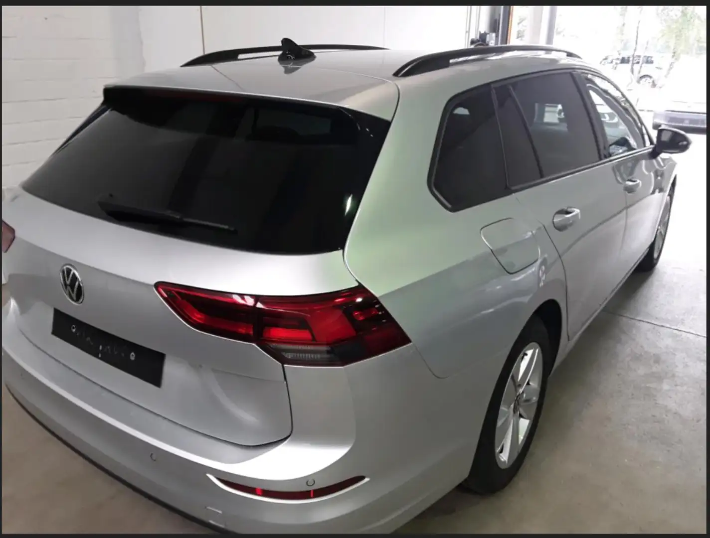 Volkswagen Golf VIII Variant 1.5l eTSI 7-DSG AHK LED NAVI Silber - 2