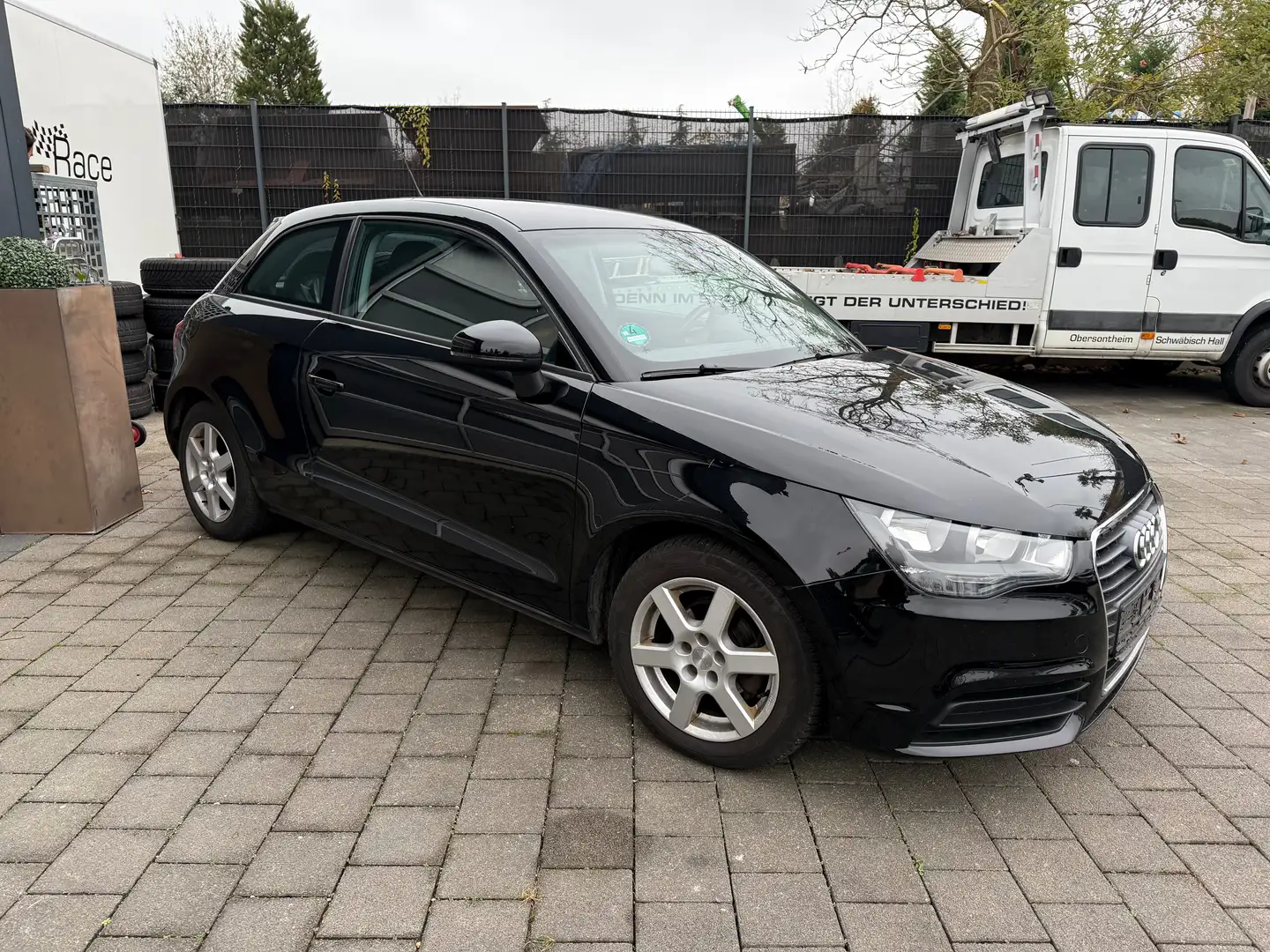 Audi A1 attraction Schwarz - 1