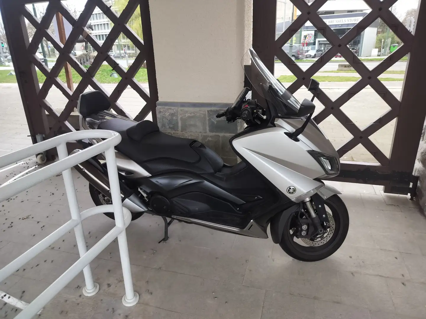Yamaha TMAX 530 Stříbrná - 1