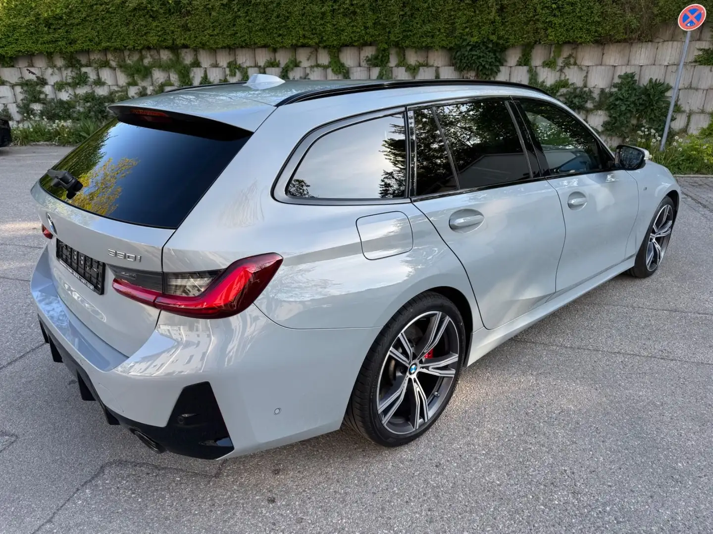 BMW 330 3 Touring 330 ixDriveM SportPlusDrivAssiEntertai Grau - 1