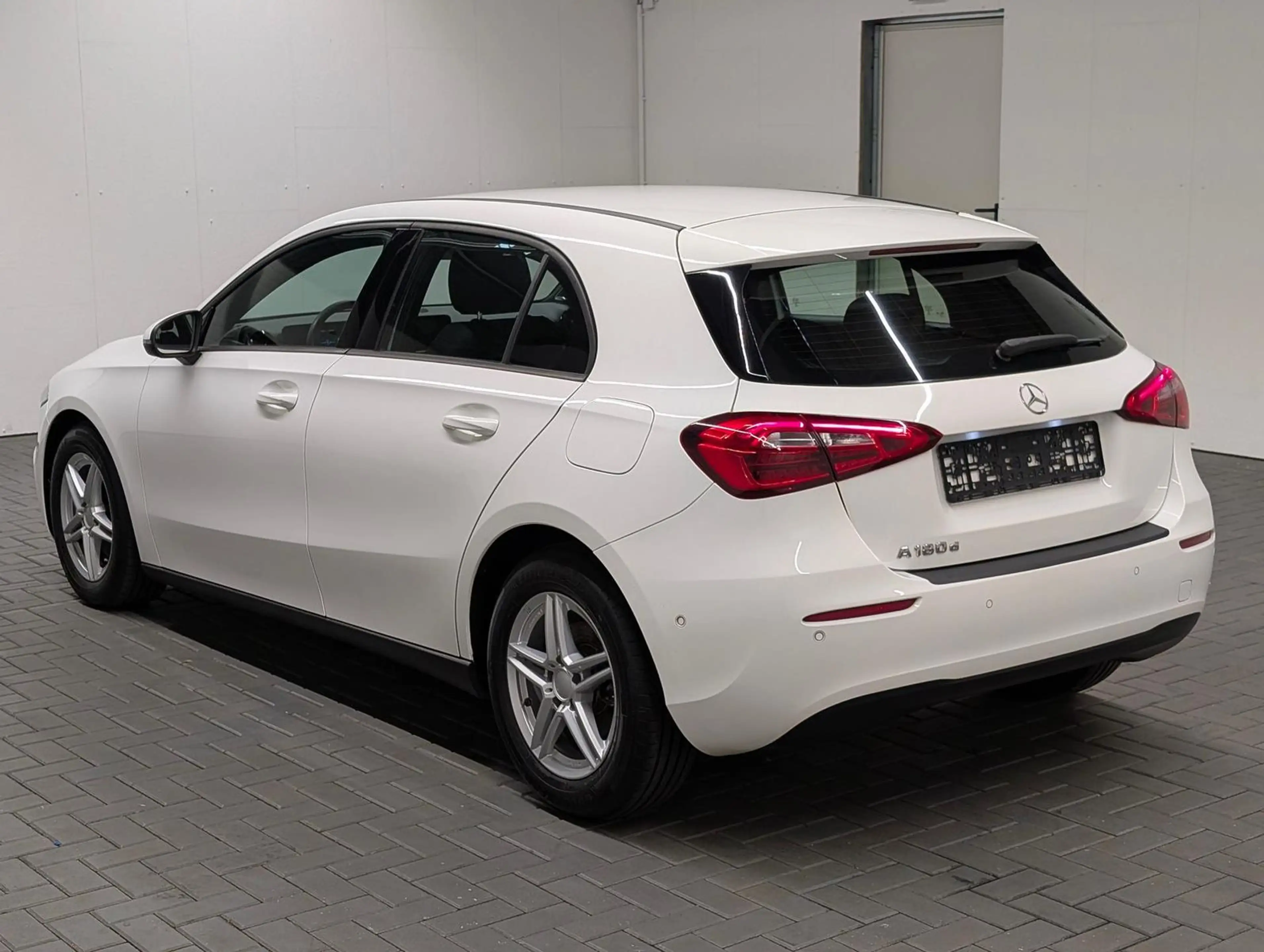Mercedes-Benz A 180 d Navi-MBUX/SHZ/Burmester/Tempomat/VirCo — photo 3