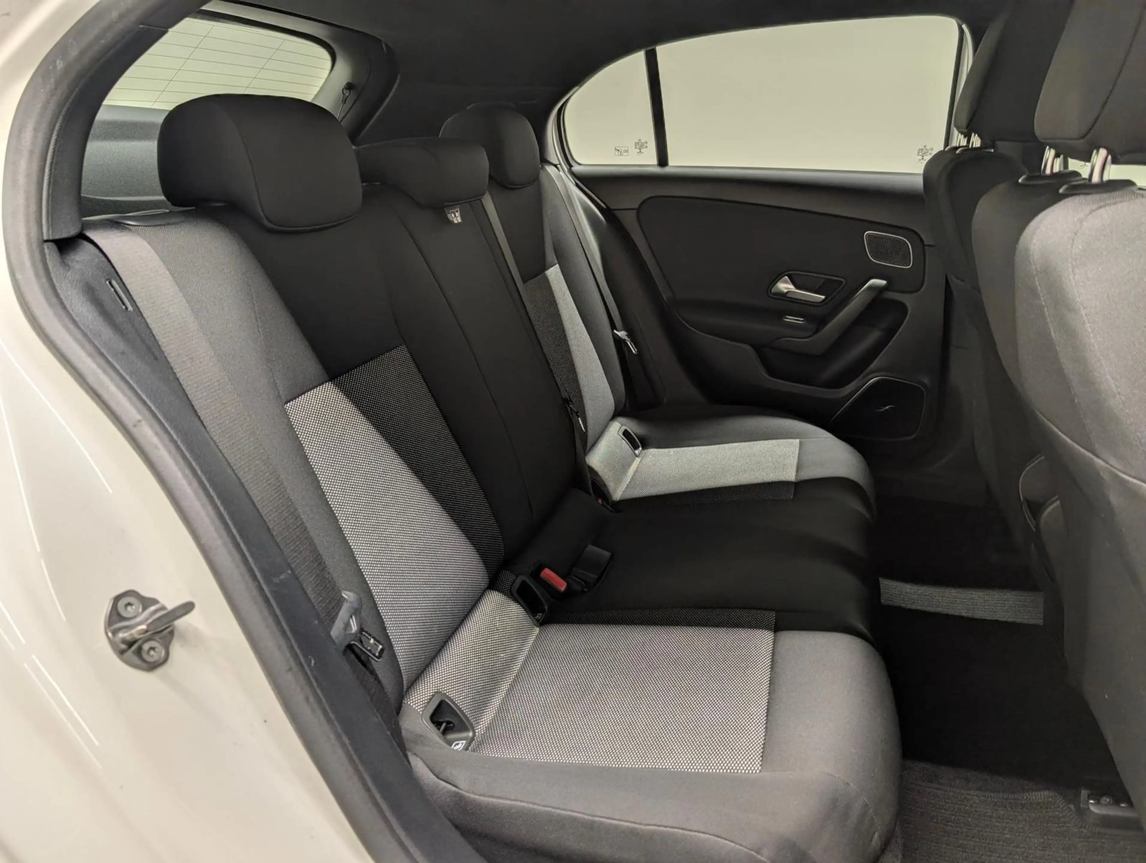Mercedes-Benz A 180 d Navi-MBUX/SHZ/Burmester/Tempomat/VirCo — photo 11
