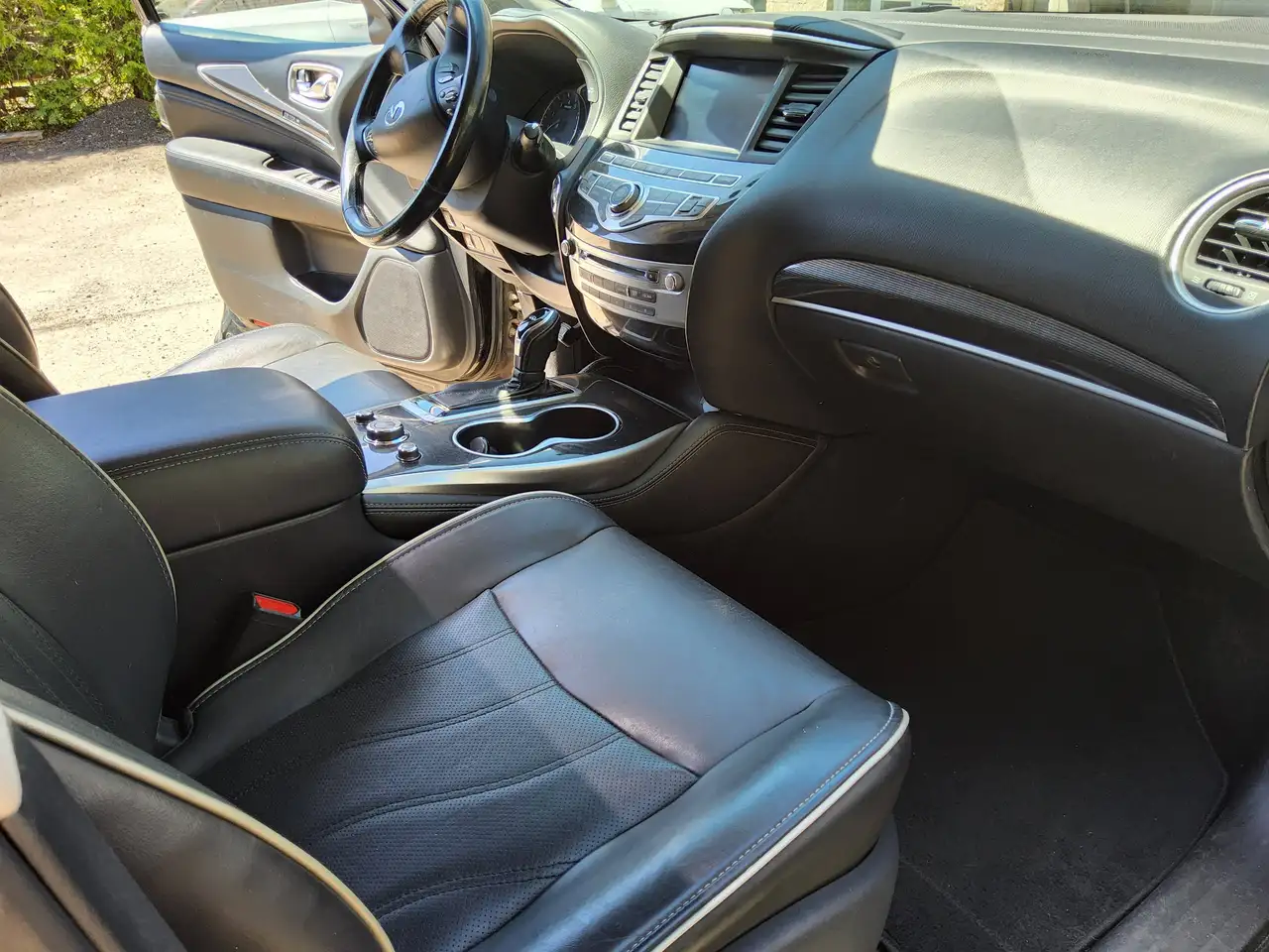 Infiniti QX60 снимка Infiniti QX60