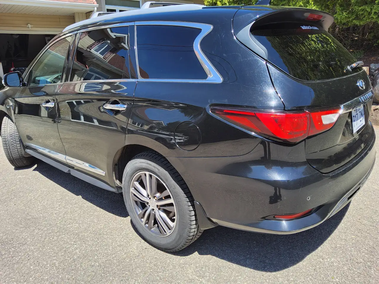 Infiniti QX60 снимка Infiniti QX60