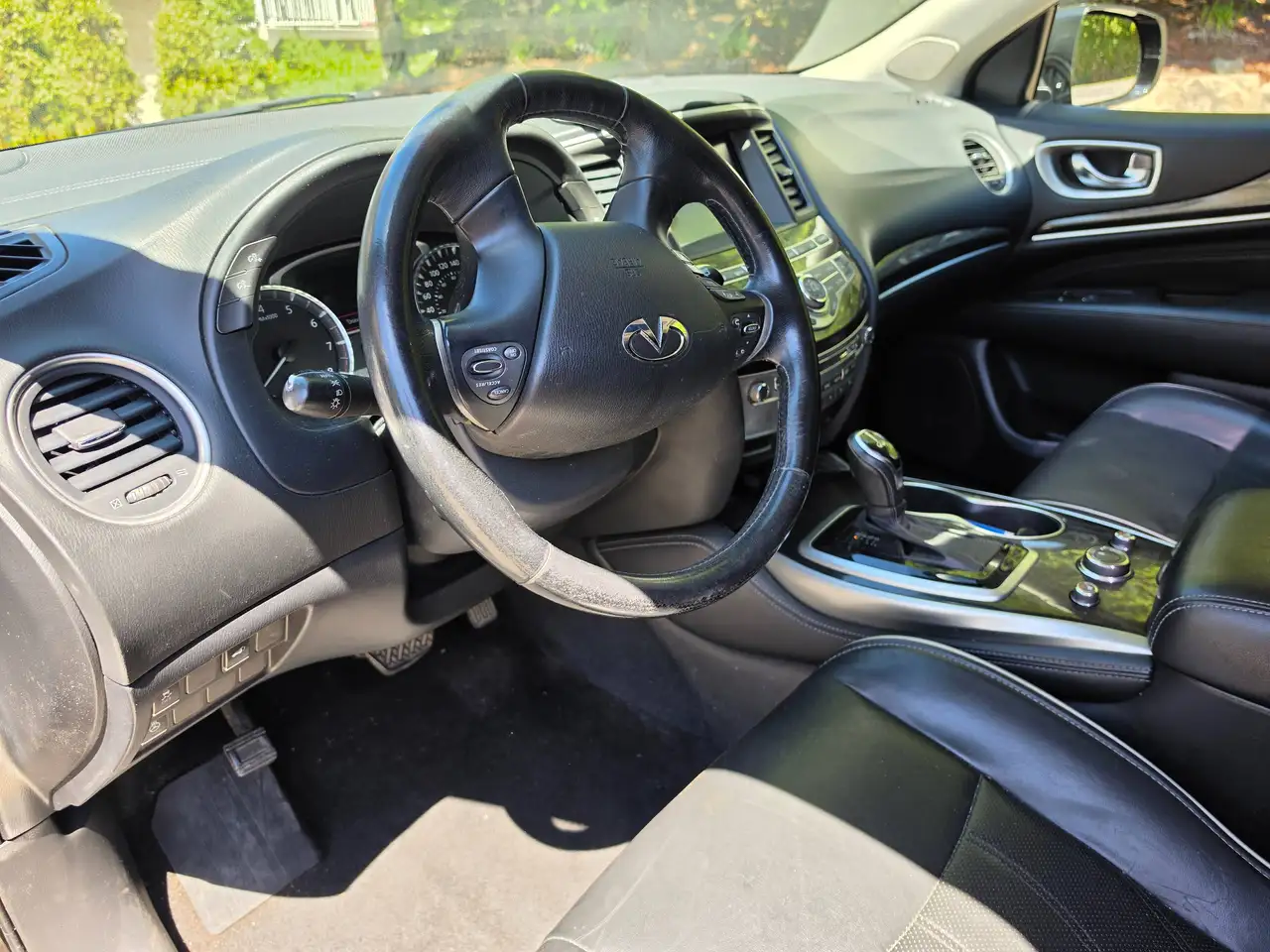 Infiniti QX60 снимка Infiniti QX60