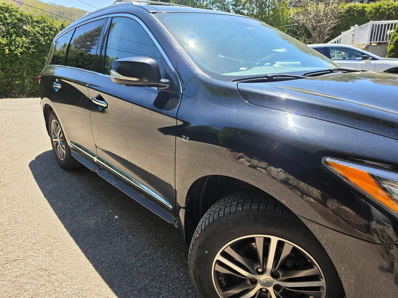 Infiniti QX60 снимка Infiniti QX60