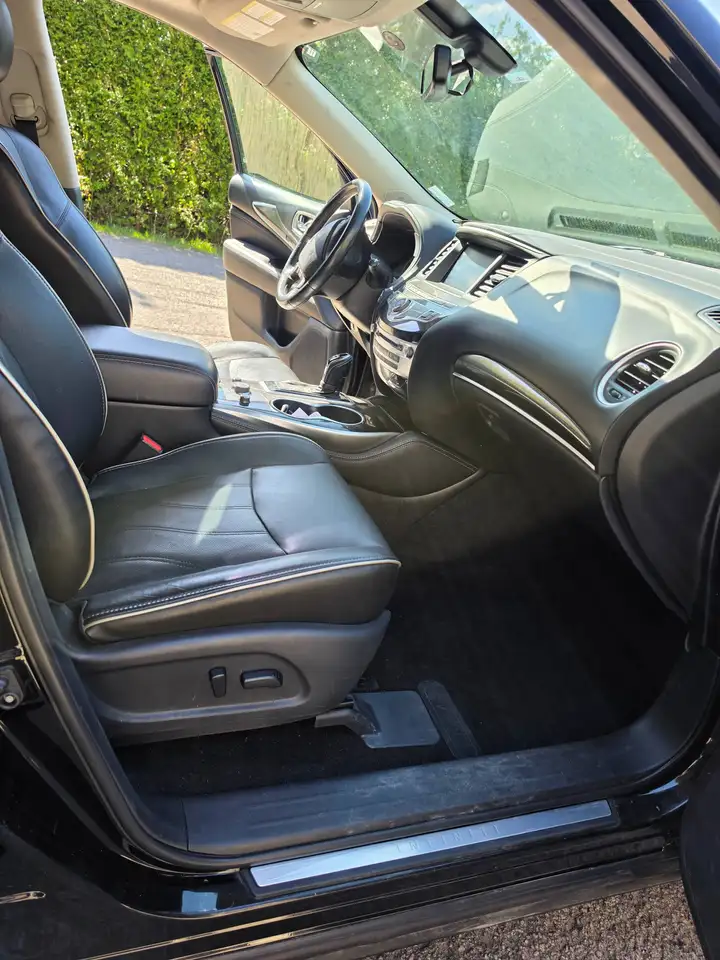 Infiniti QX60 снимка Infiniti QX60