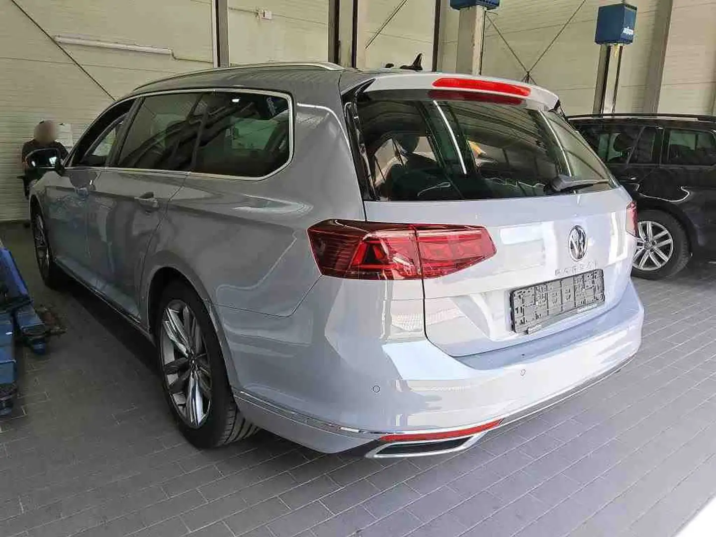 Volkswagen Passat Variant Elegance 200 PS DSG Gris - 2