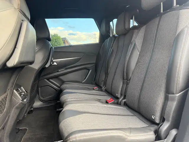 Peugeot 5008 view 11