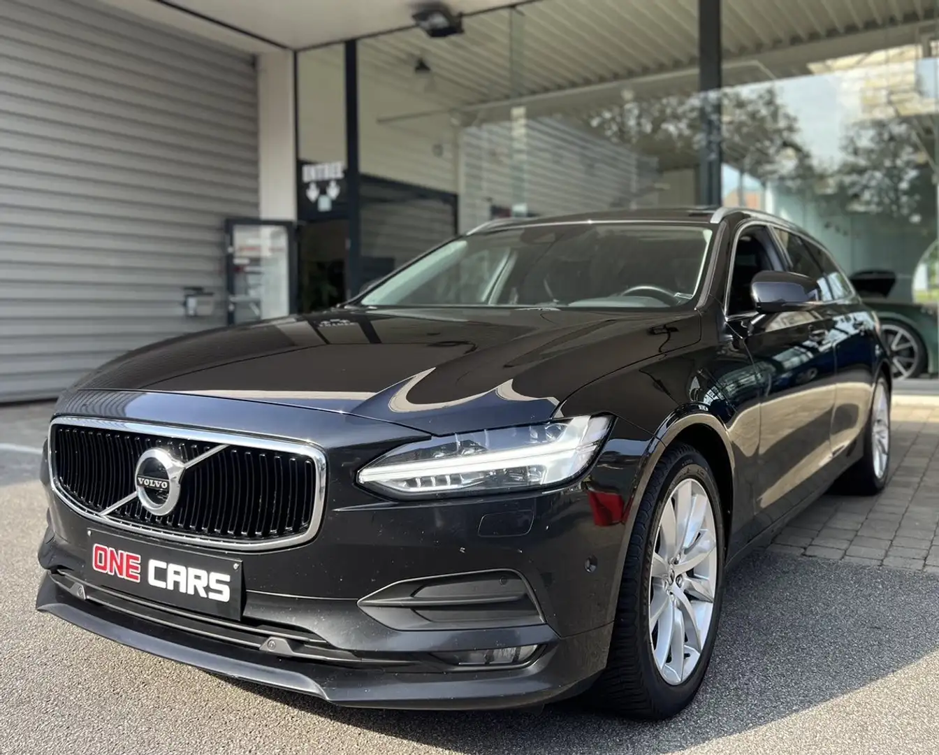 Volvo V90 2.0 D4BREAK CLIM CUIR TOIT-PANO AUTOMATIQUE EXPORT Noir - 1