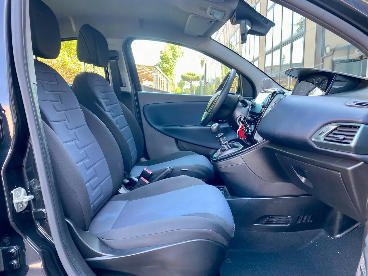 Lancia Ypsilon 2023 — фото 11
