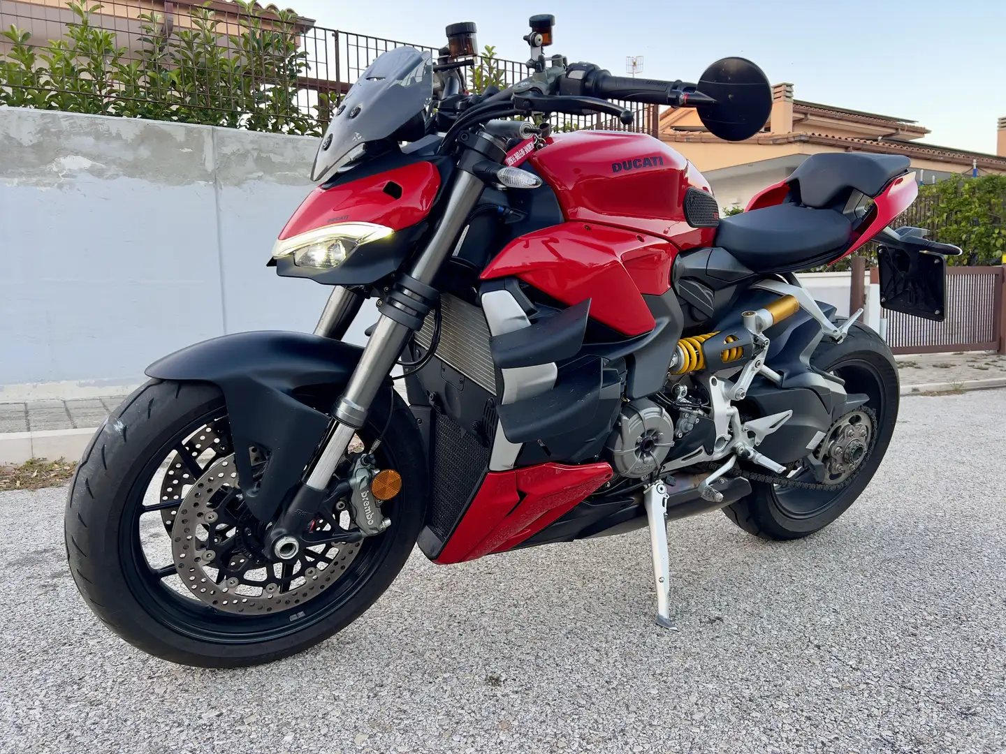 Ducati Streetfighter V2 Rot - 1
