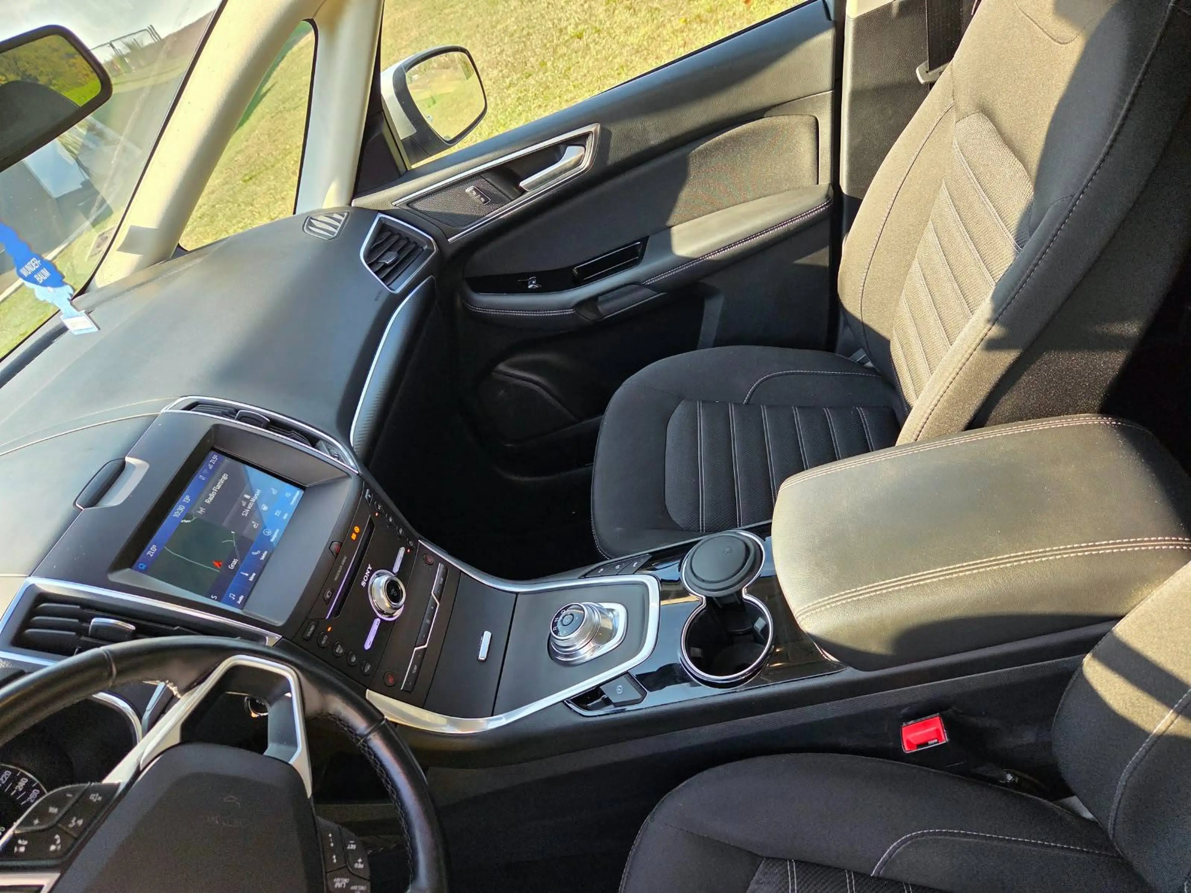 Ford Galaxy — photo 14