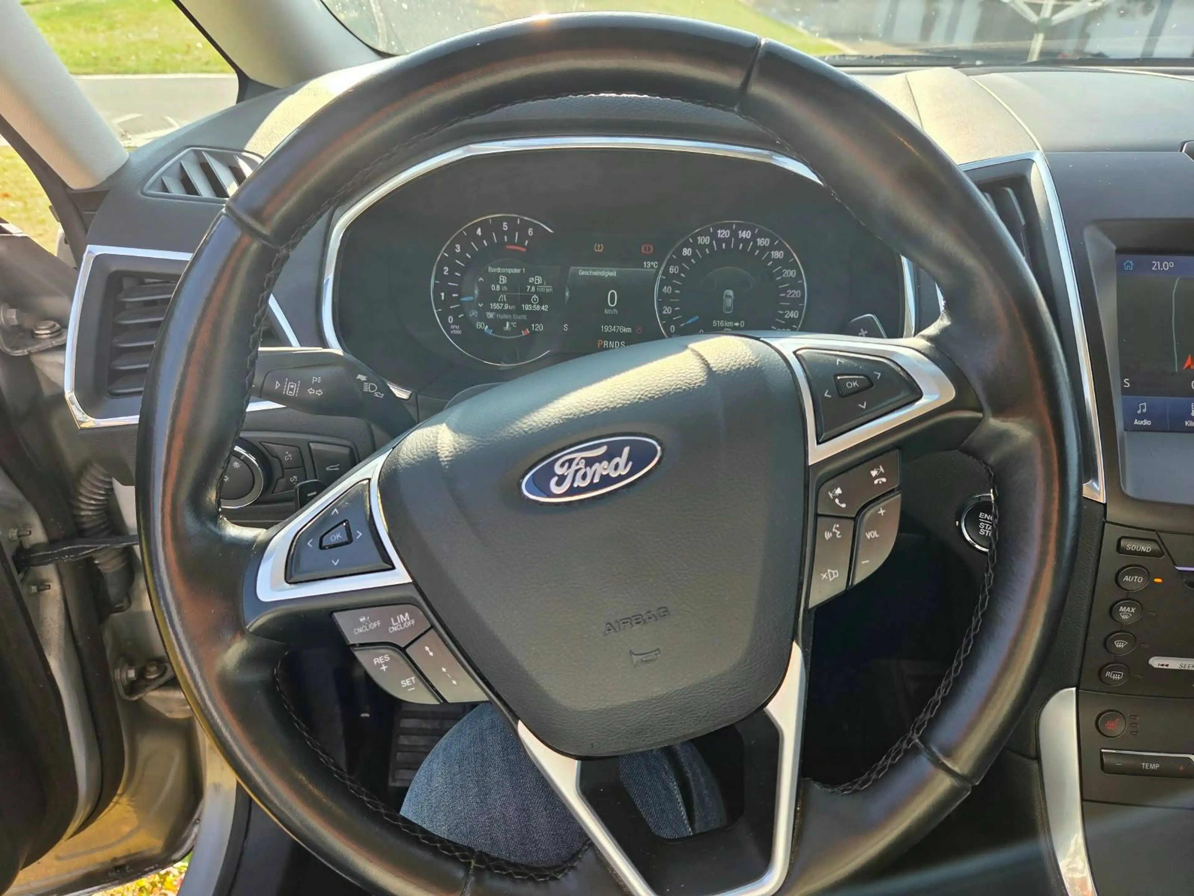 Ford Galaxy — photo 15