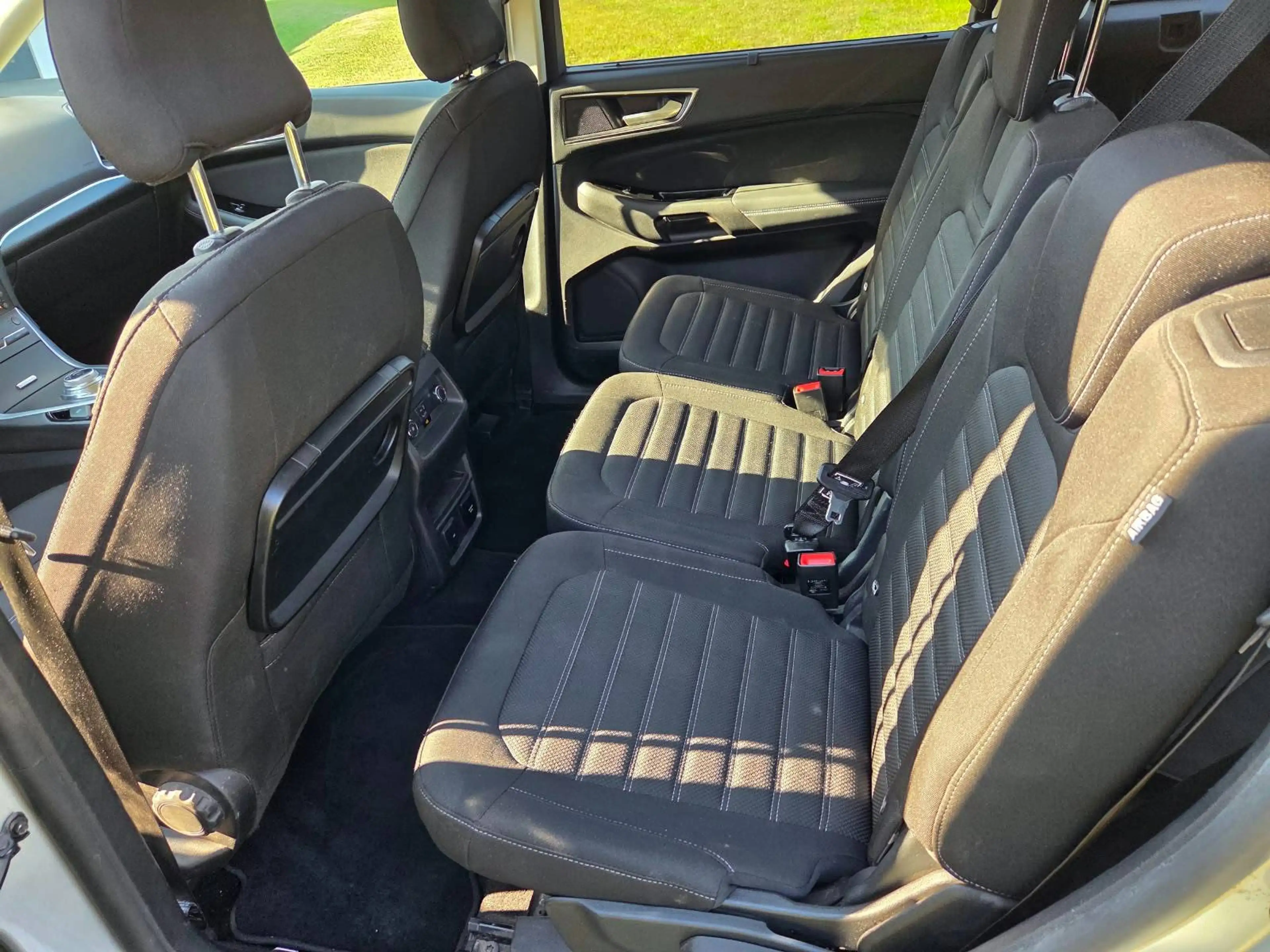 Ford Galaxy — photo 9