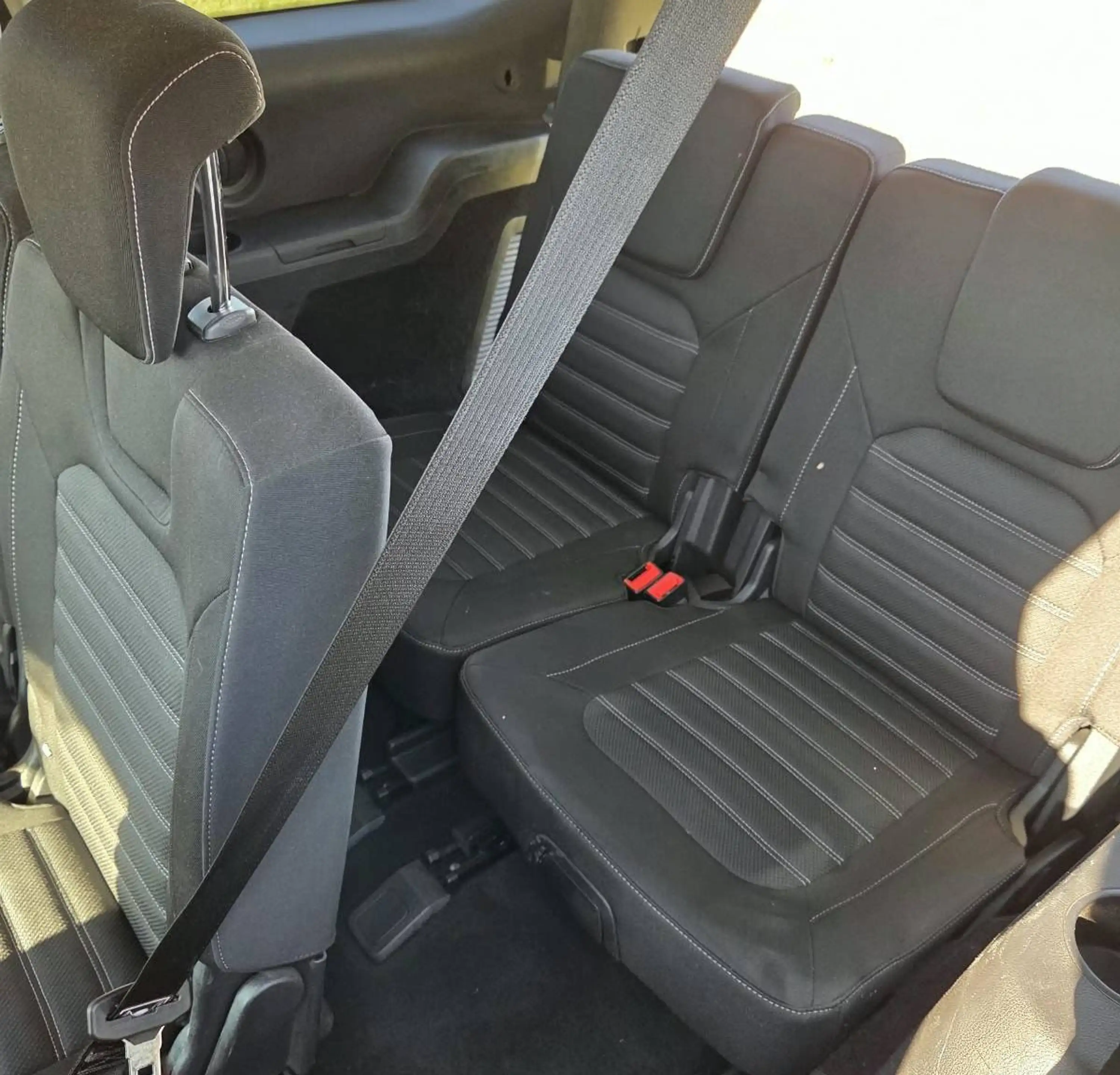 Ford Galaxy — photo 11