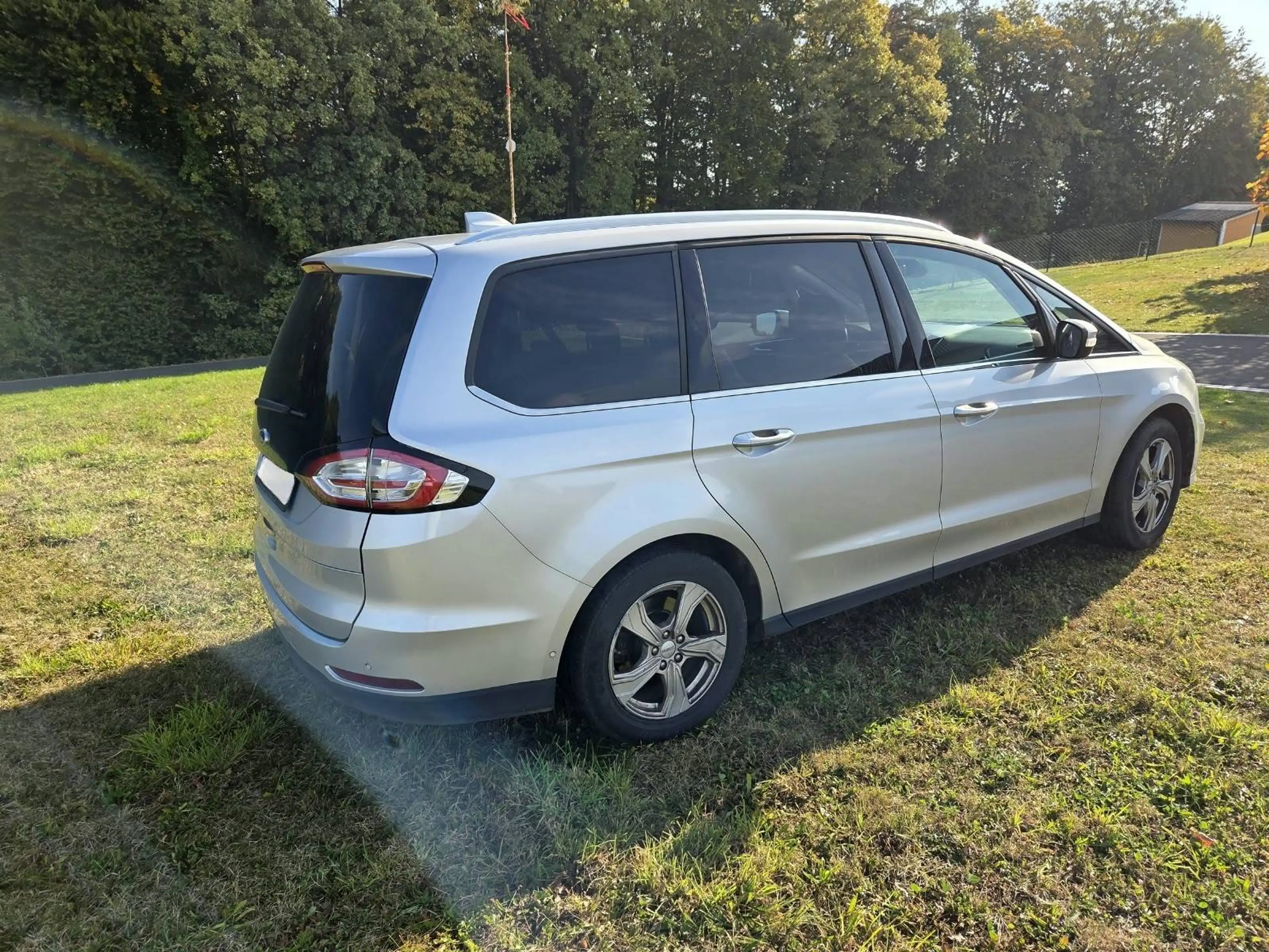 Ford Galaxy — photo 7