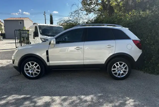 Opel Antara view 2