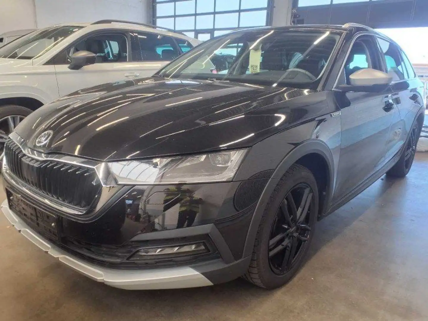 Skoda Octavia Combi 2.0 TDI DSG 4x4 Scout Pano Schwarz - 1