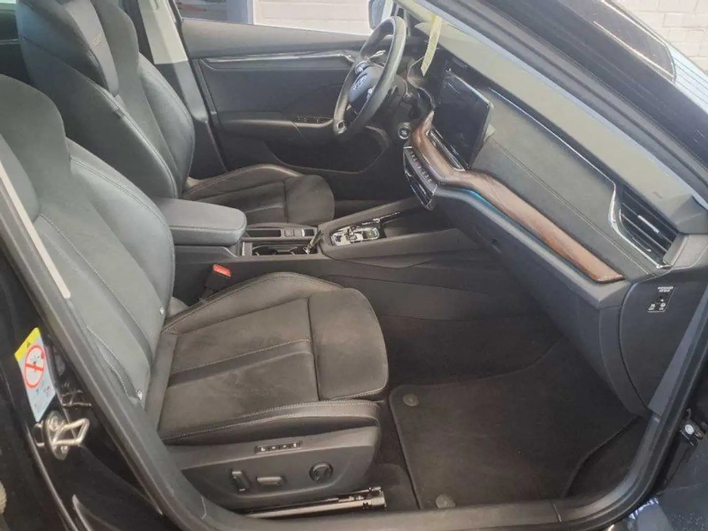 Skoda Octavia Combi 2.0 TDI DSG 4x4 Scout Pano Schwarz - 2