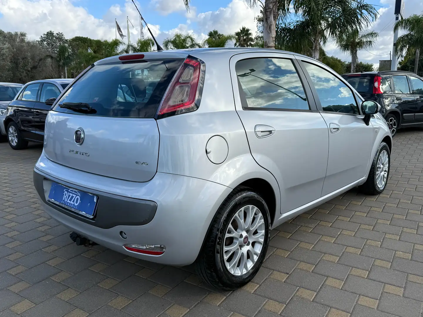 Fiat Punto 1.3MJT 75CV LOUNGE 5 PORTE GANCIO TRAINO Grigio - 2