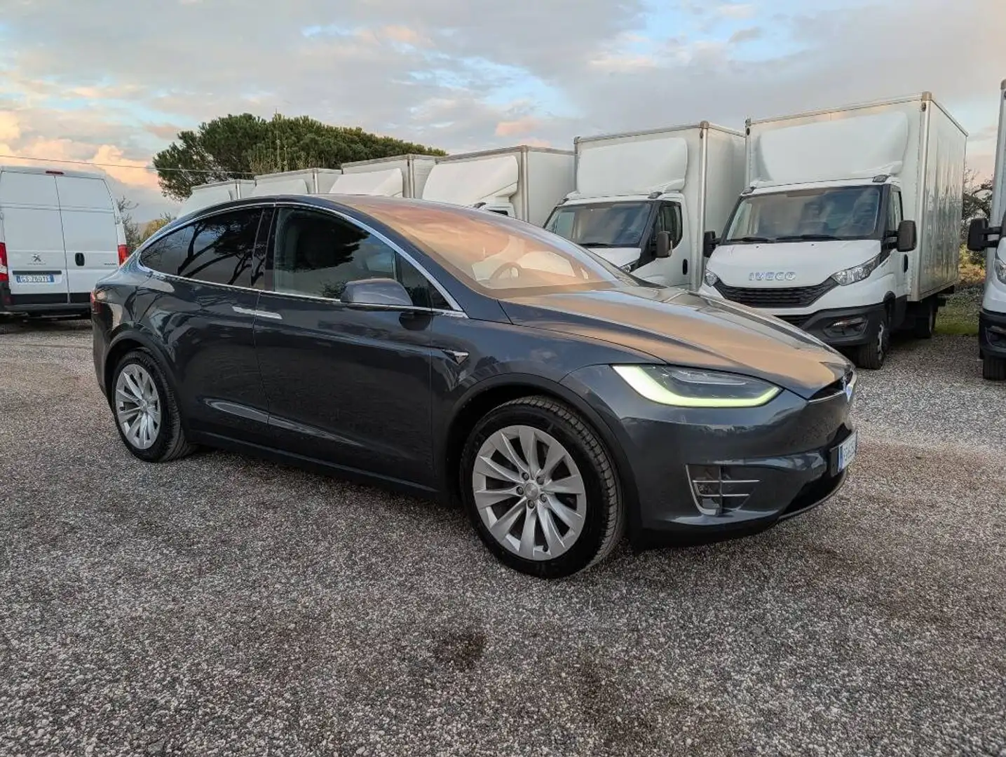 Tesla Model X Long Range Plus awd +iva Blau - 2