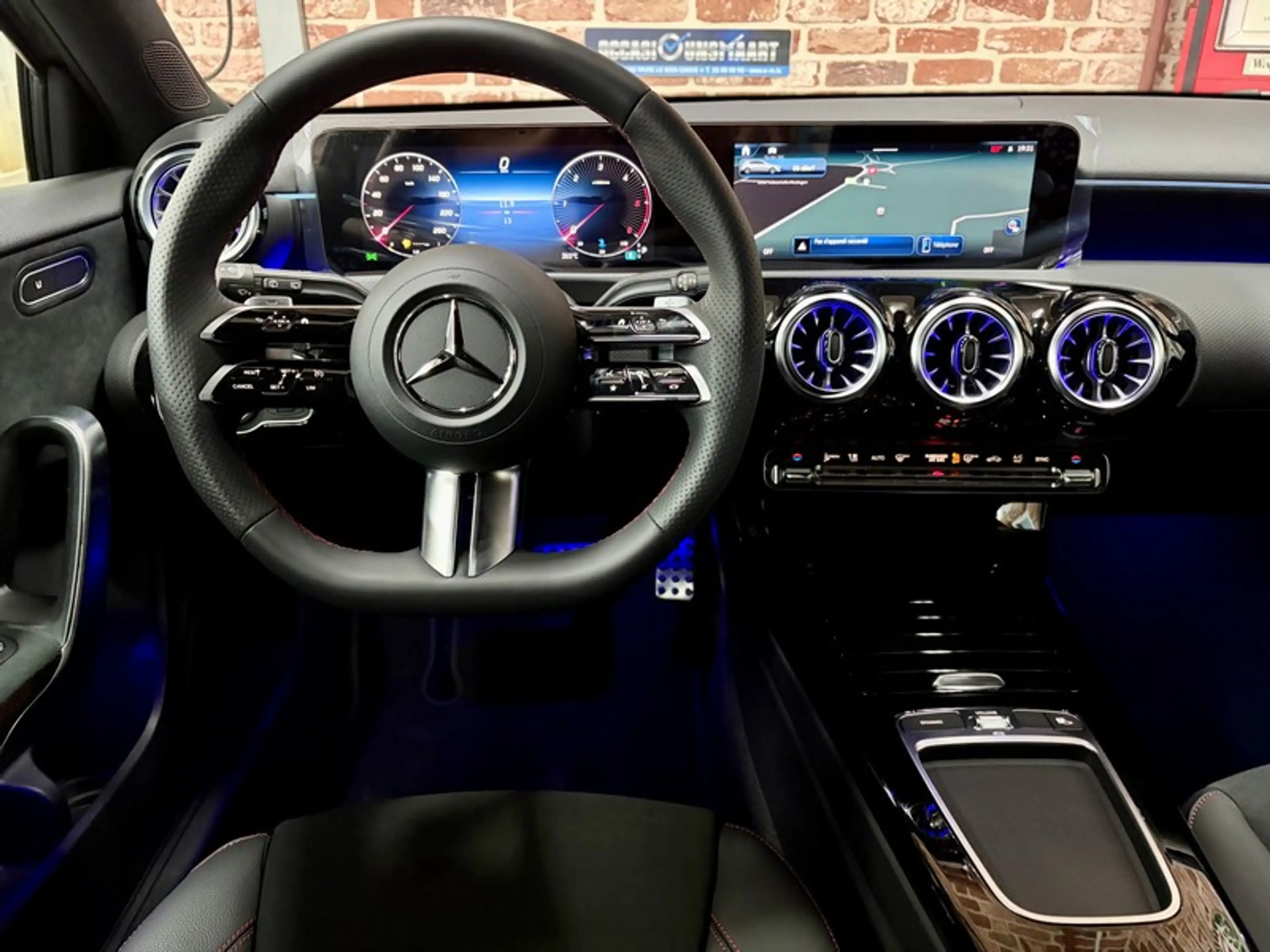 Mercedes-Benz A 200 A 200d 2.0 150cv Auto AMG-LINE (Neuf) — photo 4