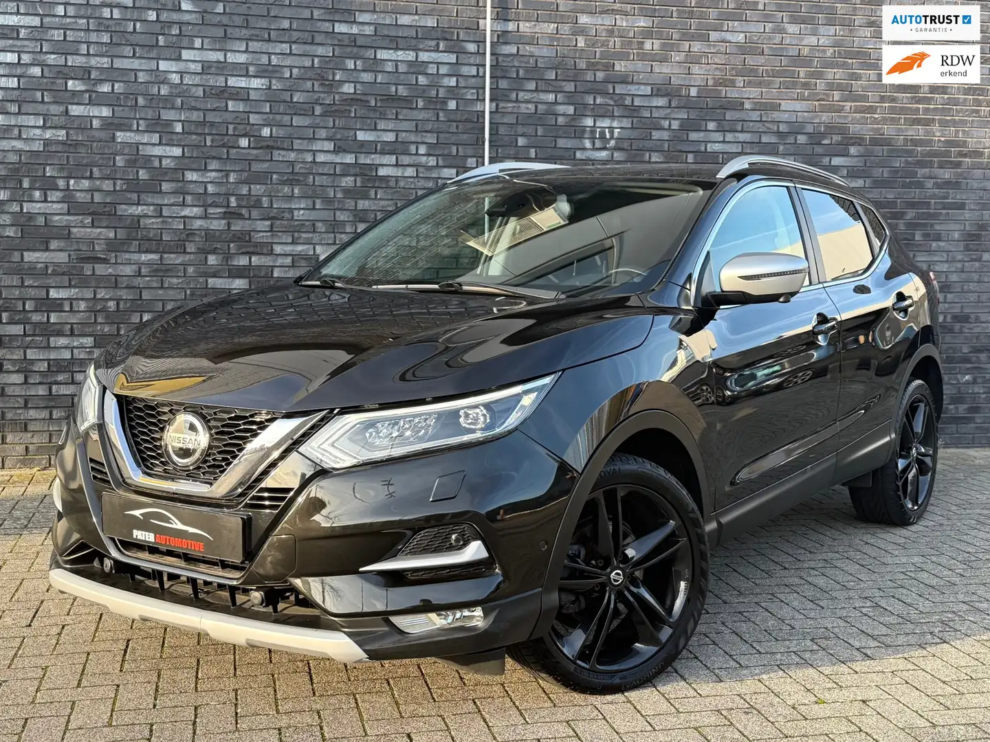 Nissan Qashqai 1.3 DIG-T N-Motion Aut|159pk|Panorama|Trekgewicht Schwarz - 1