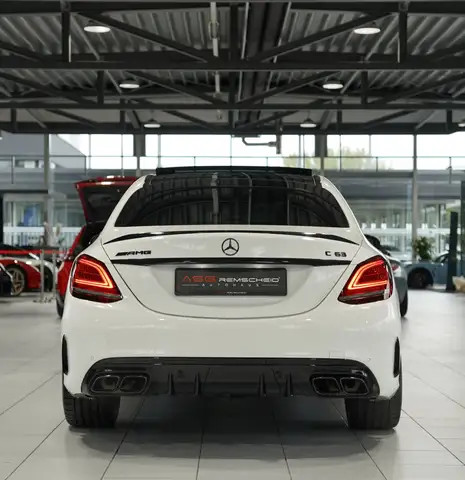 Mercedes-Benz C-Class view 9
