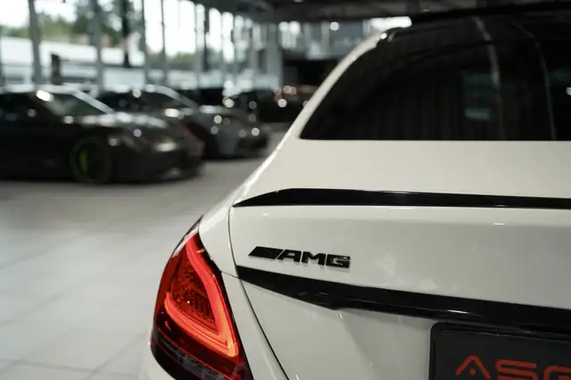 Mercedes-Benz C-Class view 12