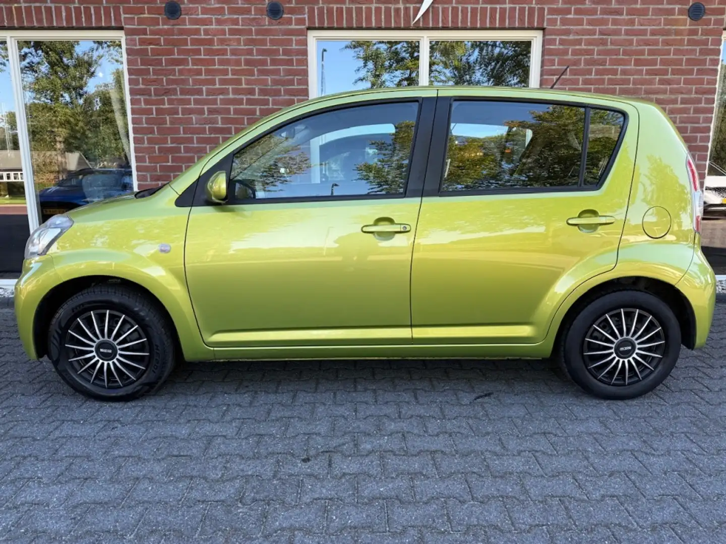 Daihatsu Sirion 2 1.0-12V Premium NIEUWE APK / RIJDT GOED / AIRCO Grün - 2