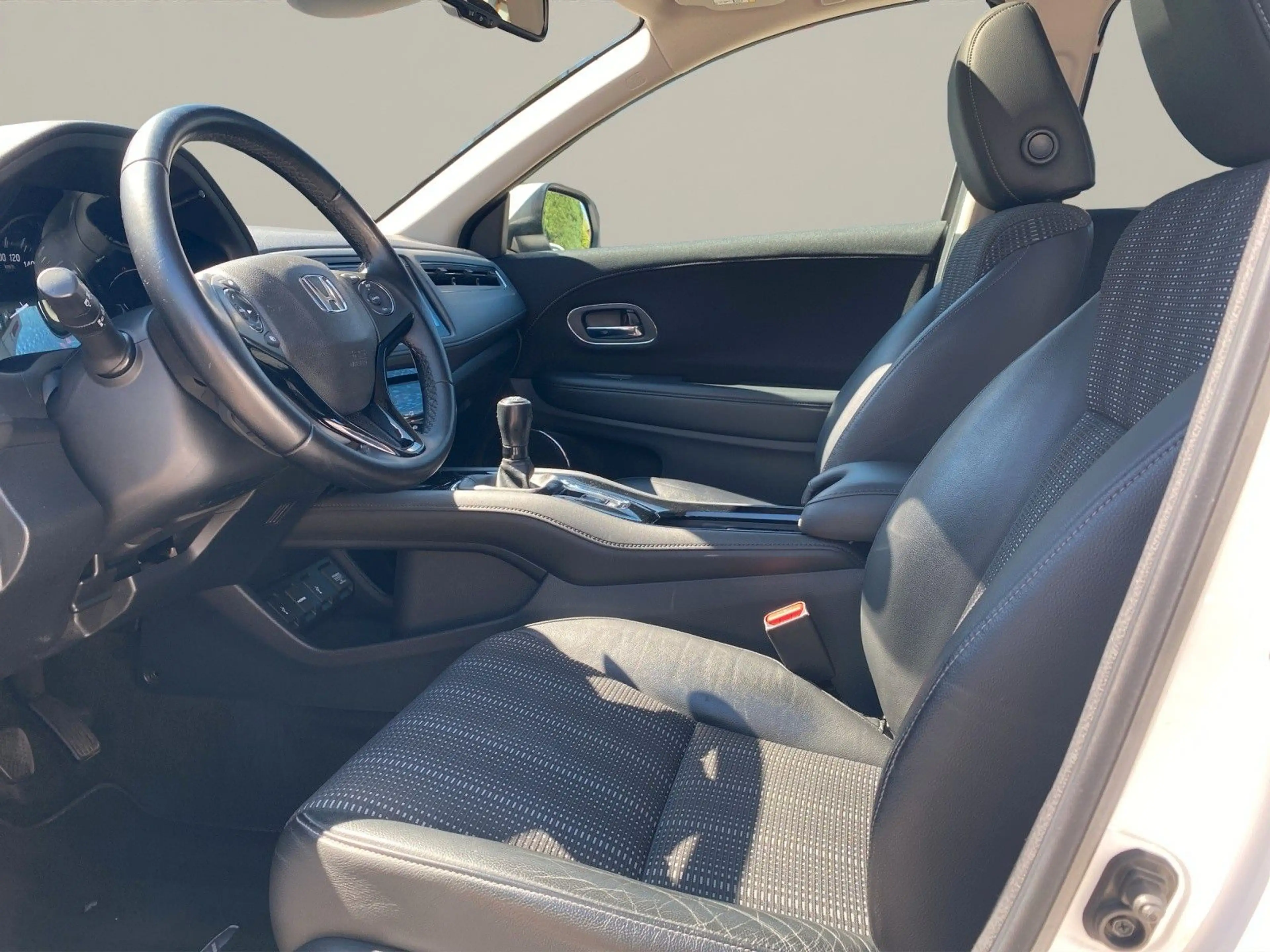 Honda HR-V Executive M&S — photo 14