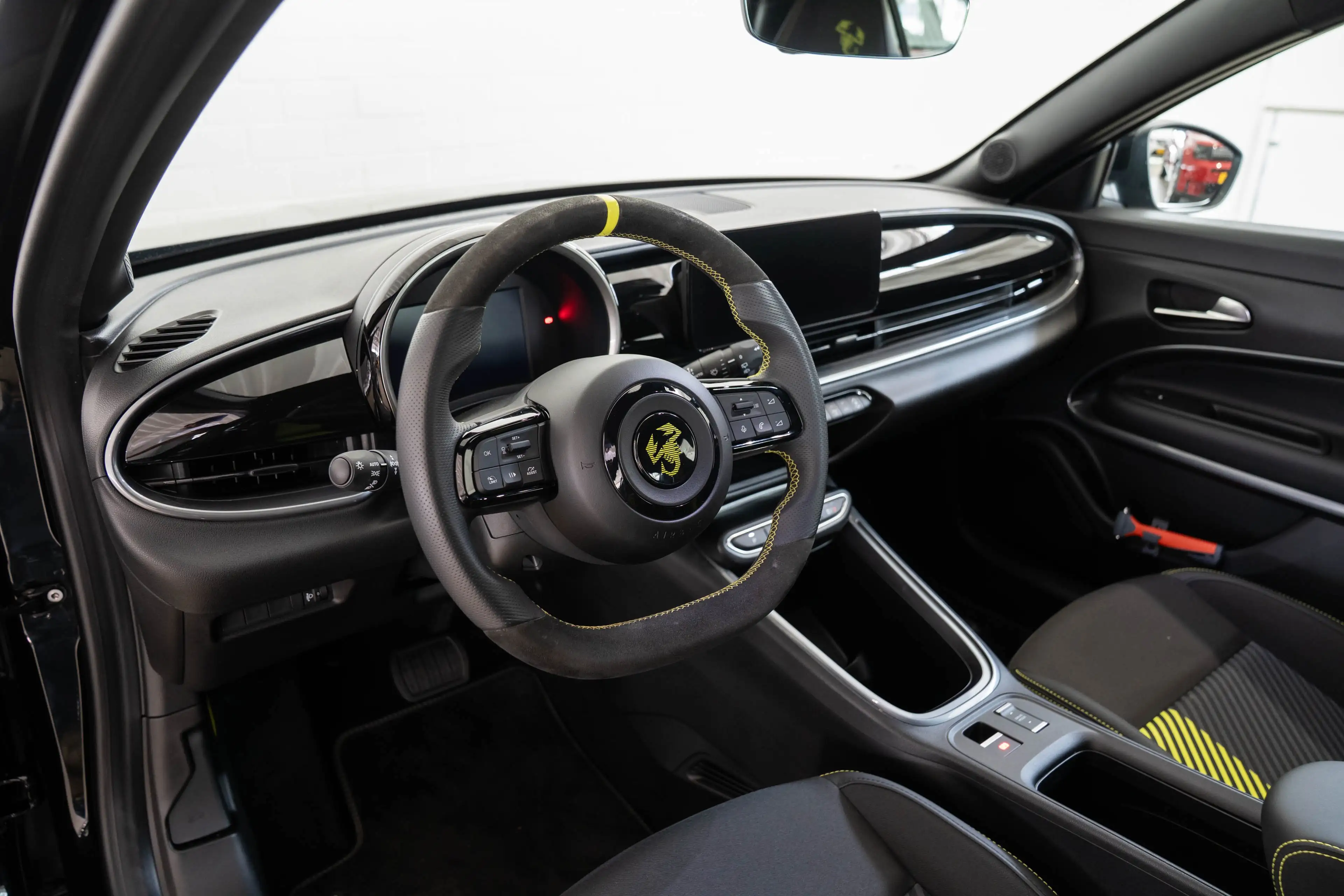 Abarth 600e Turismo 54 kWh | Tot 8 Jaar Garantie | SOH 98% | A — photo 13