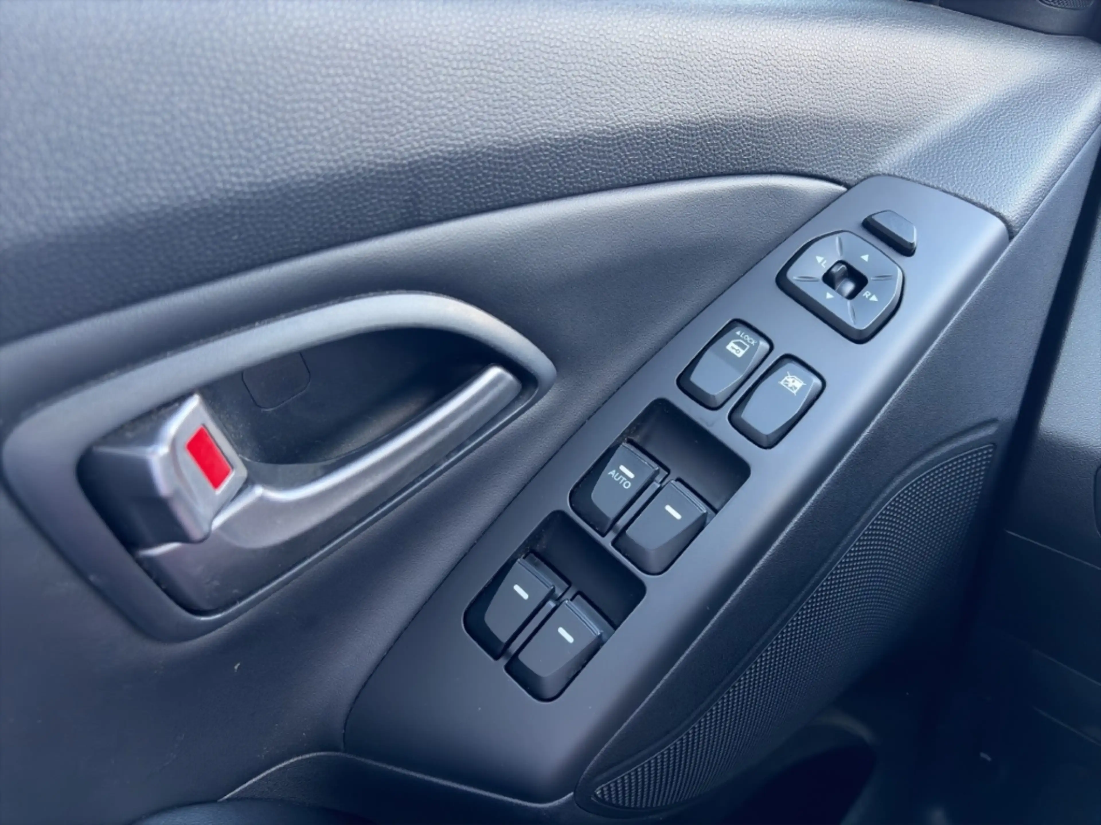 Hyundai iX35 2.0 GDI Automatik *AHK*SITZHZG*KLIMA*TEMPOMAT* — photo 13