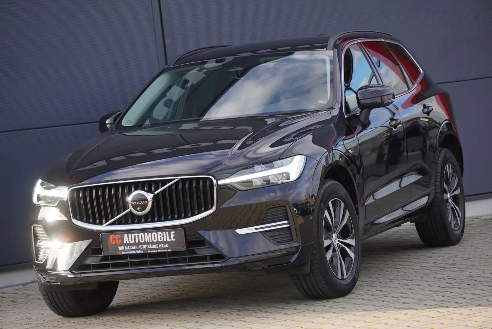 Volvo XC60 B4 Core 2WD+Navi+360°Kamera+LED+18Zoll+DAB+ Schwarz - 2