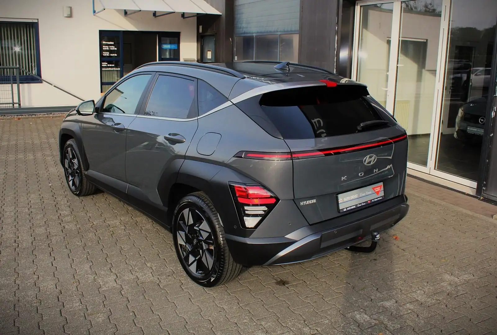 Hyundai KONA Hyundai KONA 1.6 TGDI DCT 146kW/199PS Grau - 2