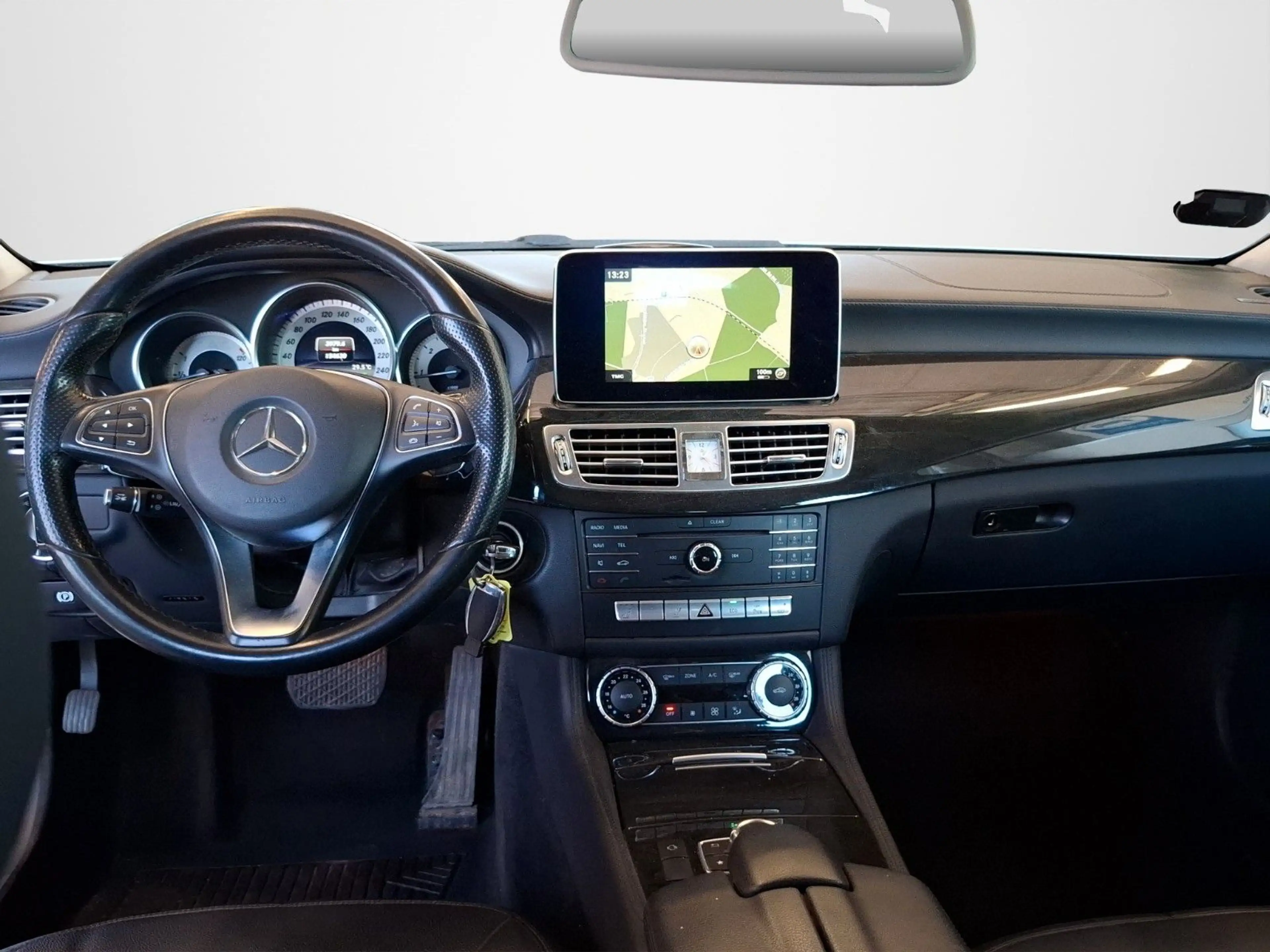 Mercedes-Benz CLS 220 — photo 9