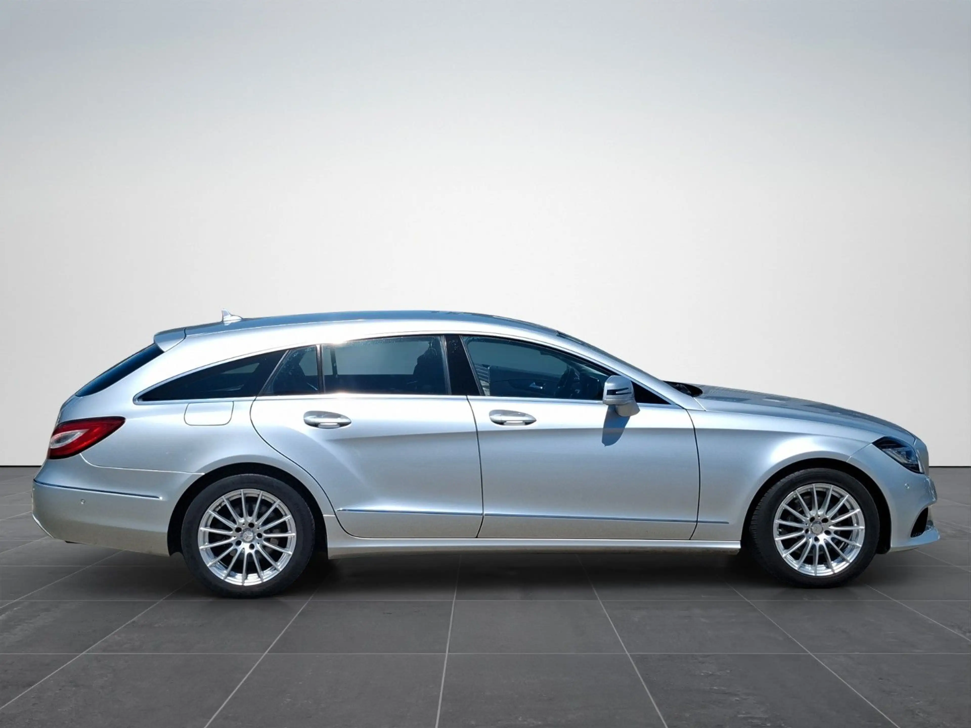 Mercedes-Benz CLS 220 — photo 4