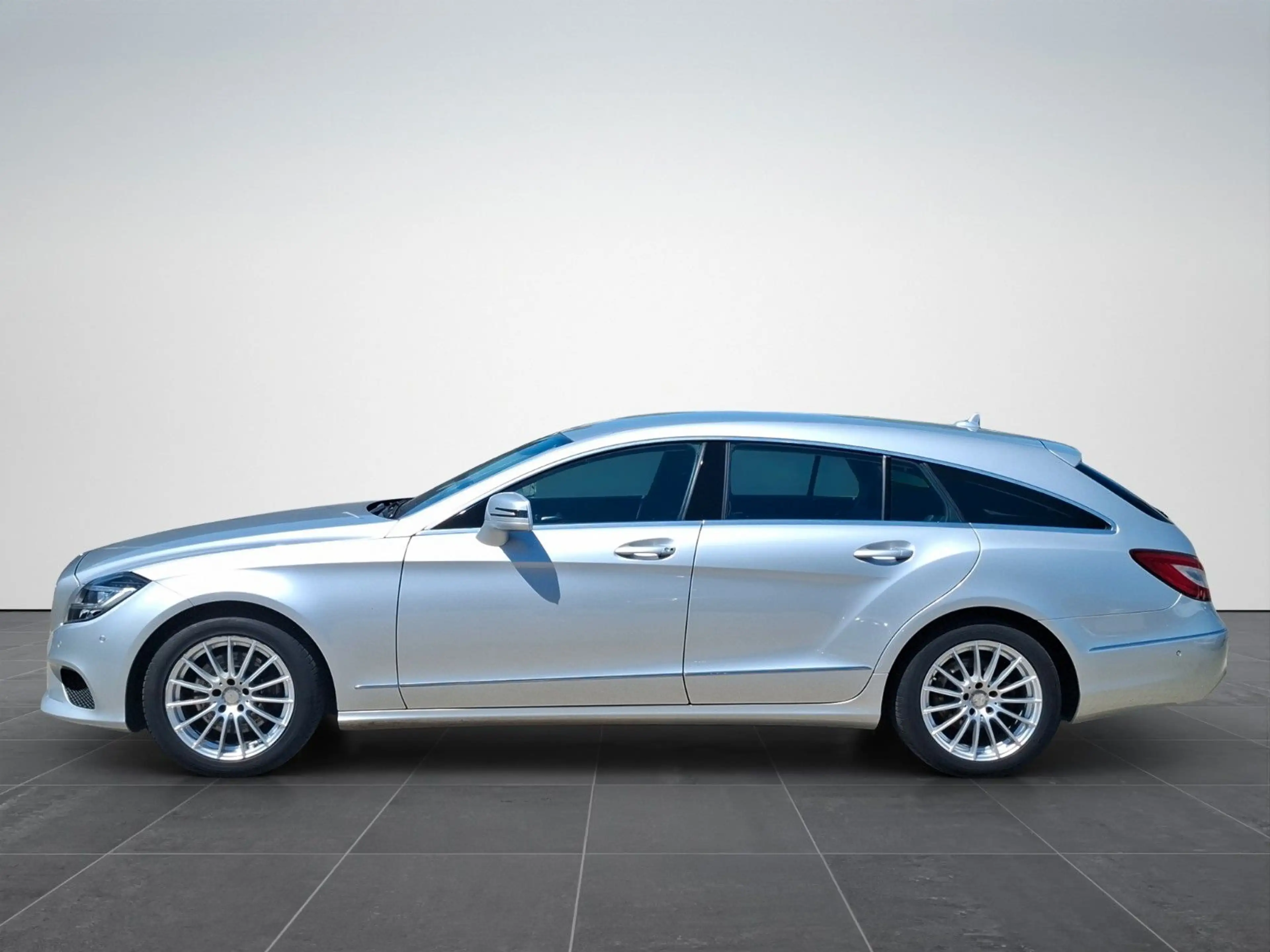 Mercedes-Benz CLS 220 — photo 8