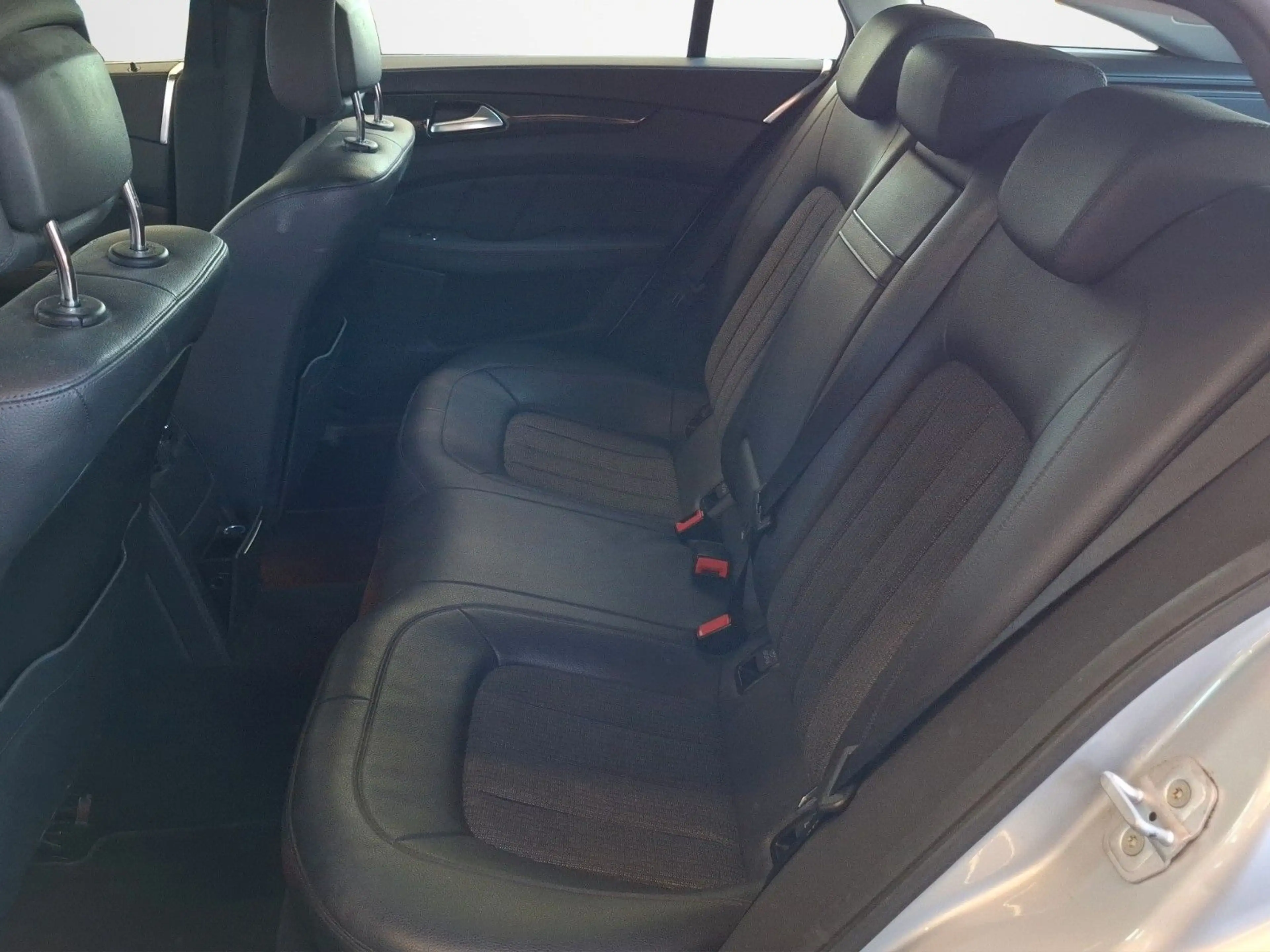 Mercedes-Benz CLS 220 — photo 14